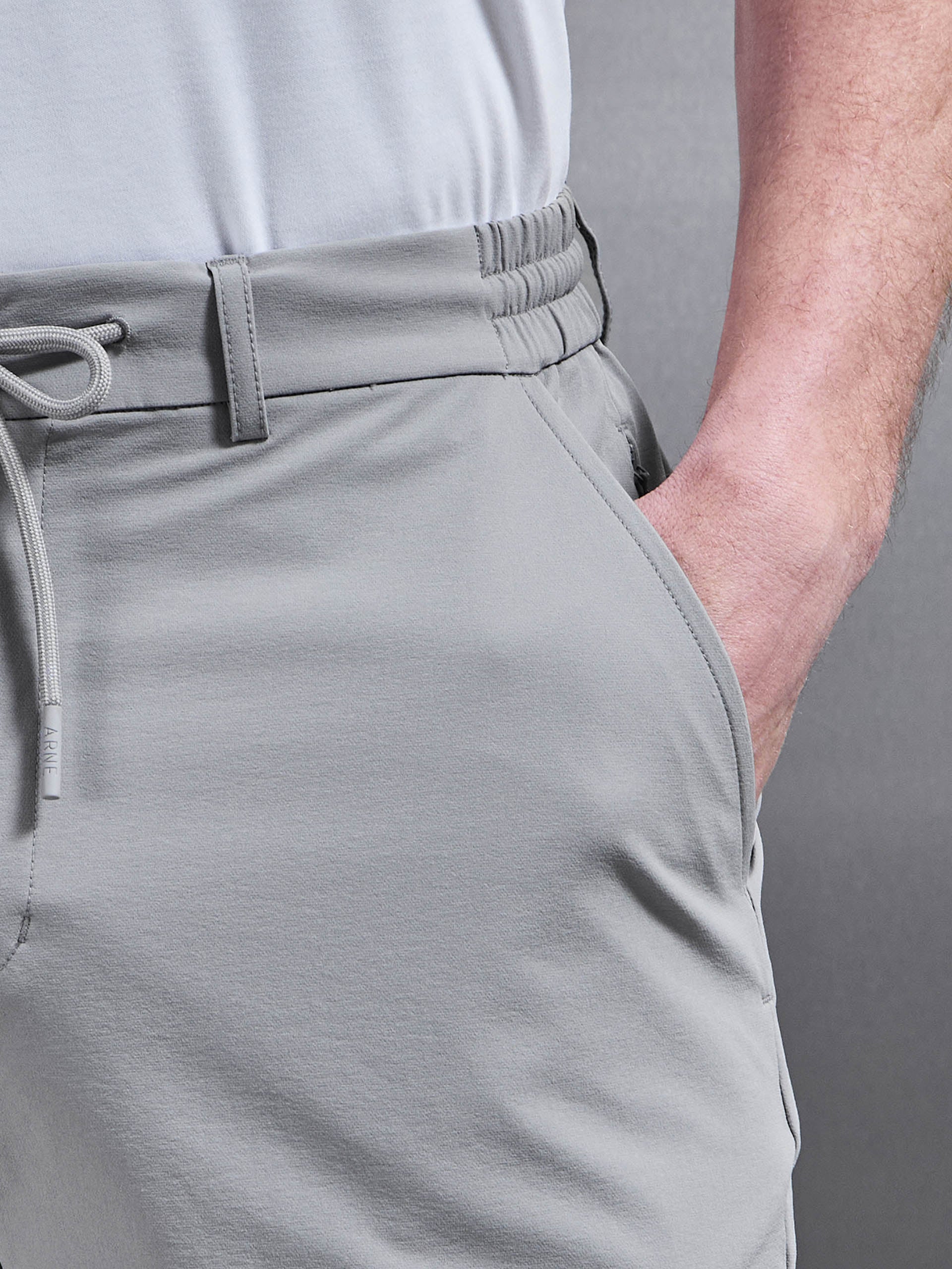 Technical Stretch Chino Short in Mid Grey