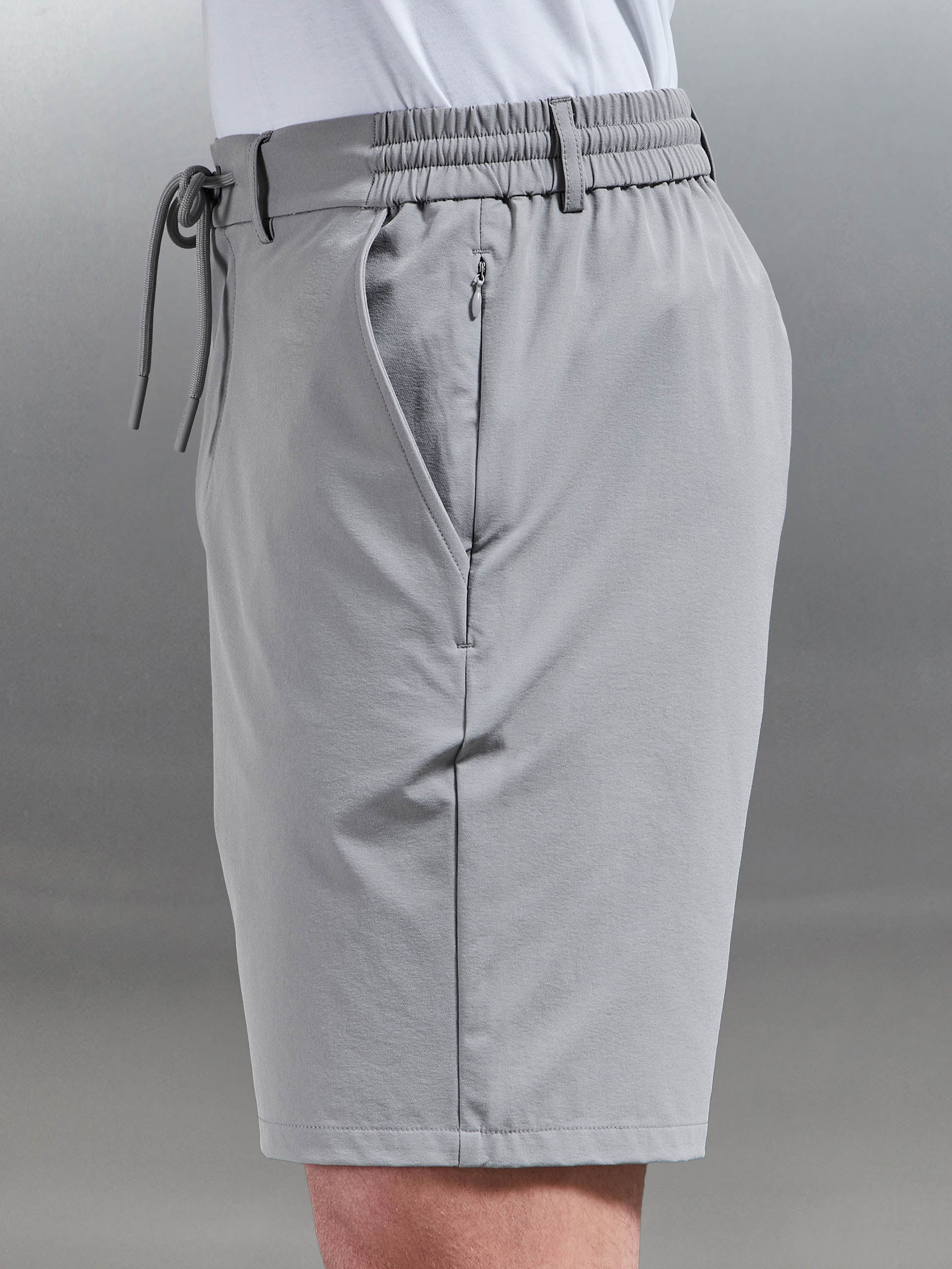 Technical Stretch Chino Short in Mid Grey