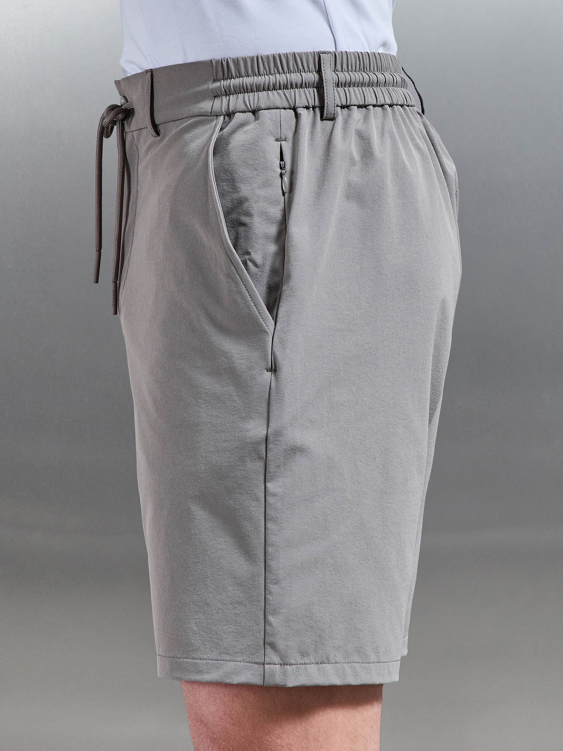 Technical Stretch Chino Short in Taupe