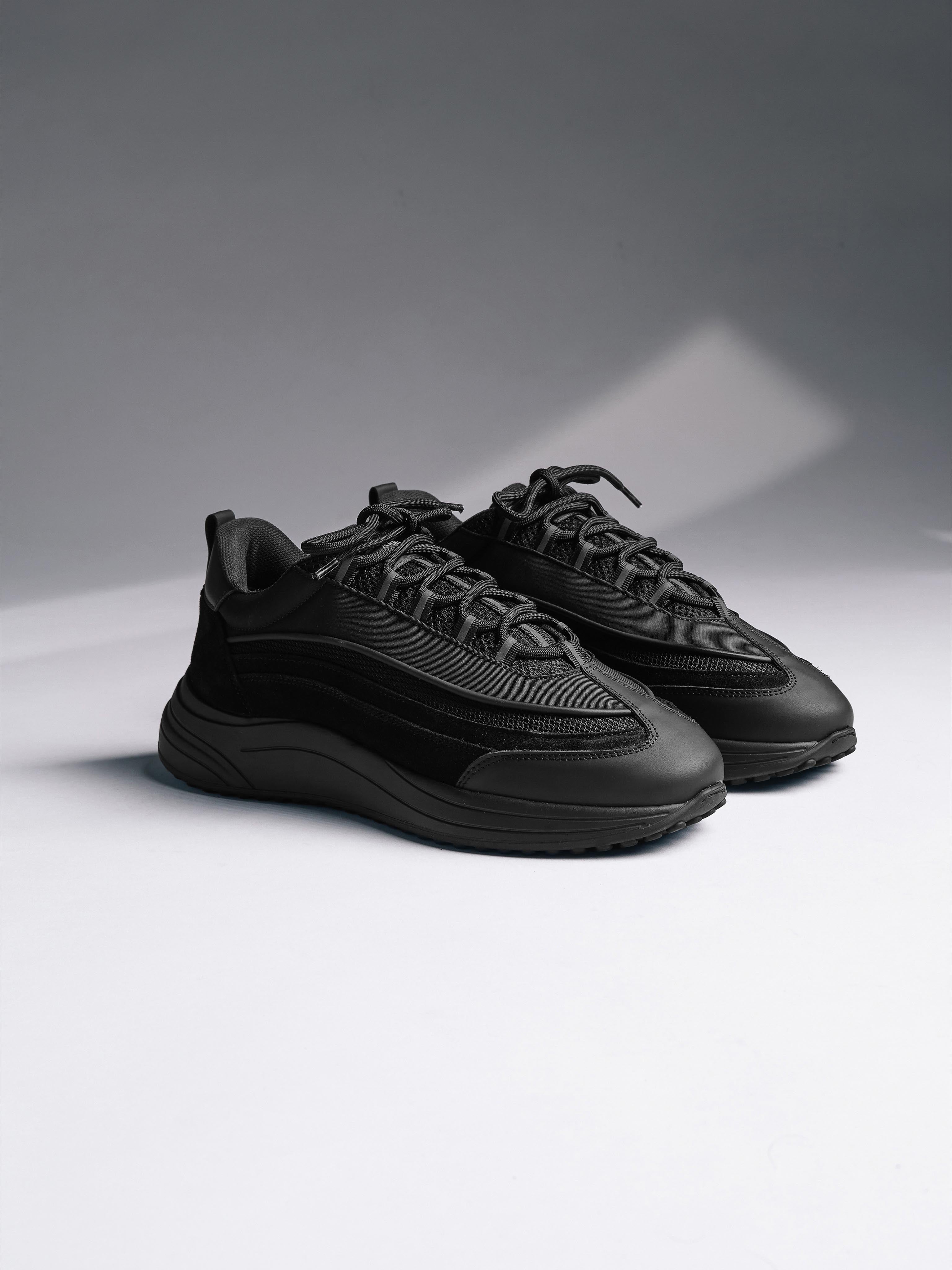 Technical Wave Runner in Triple Black