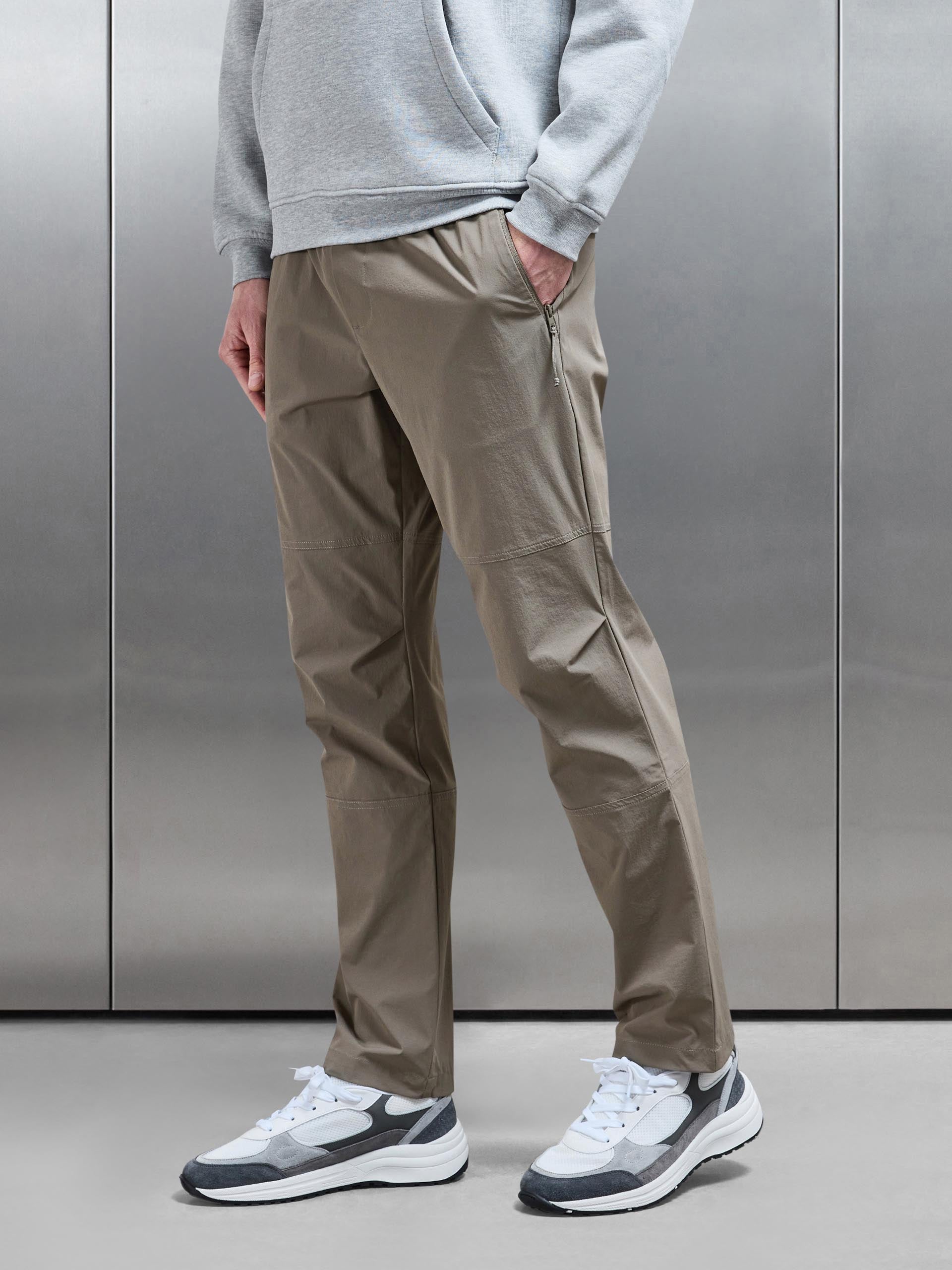 Technical Walking Pant in Olive