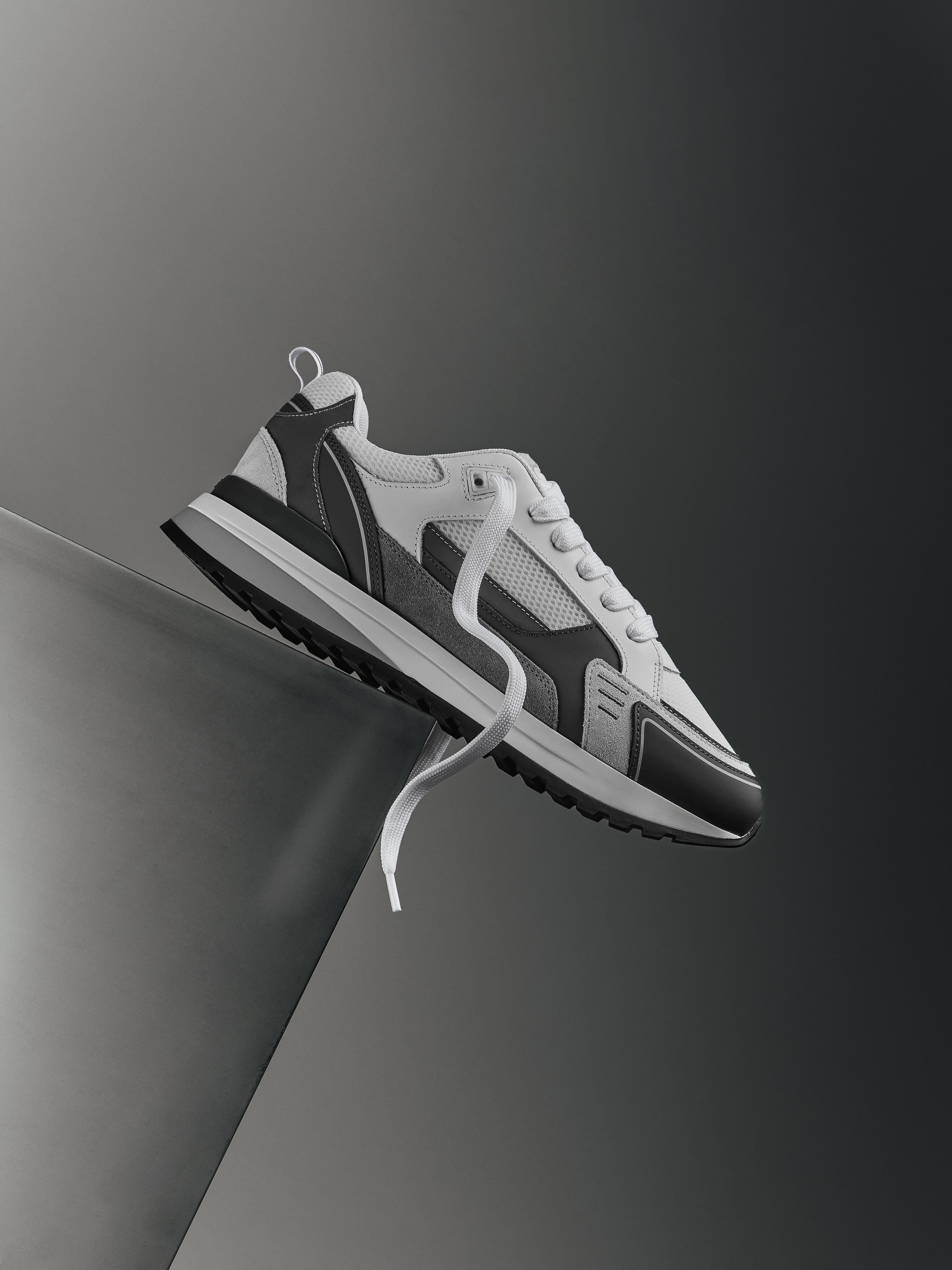 Technical Racer in White Grey