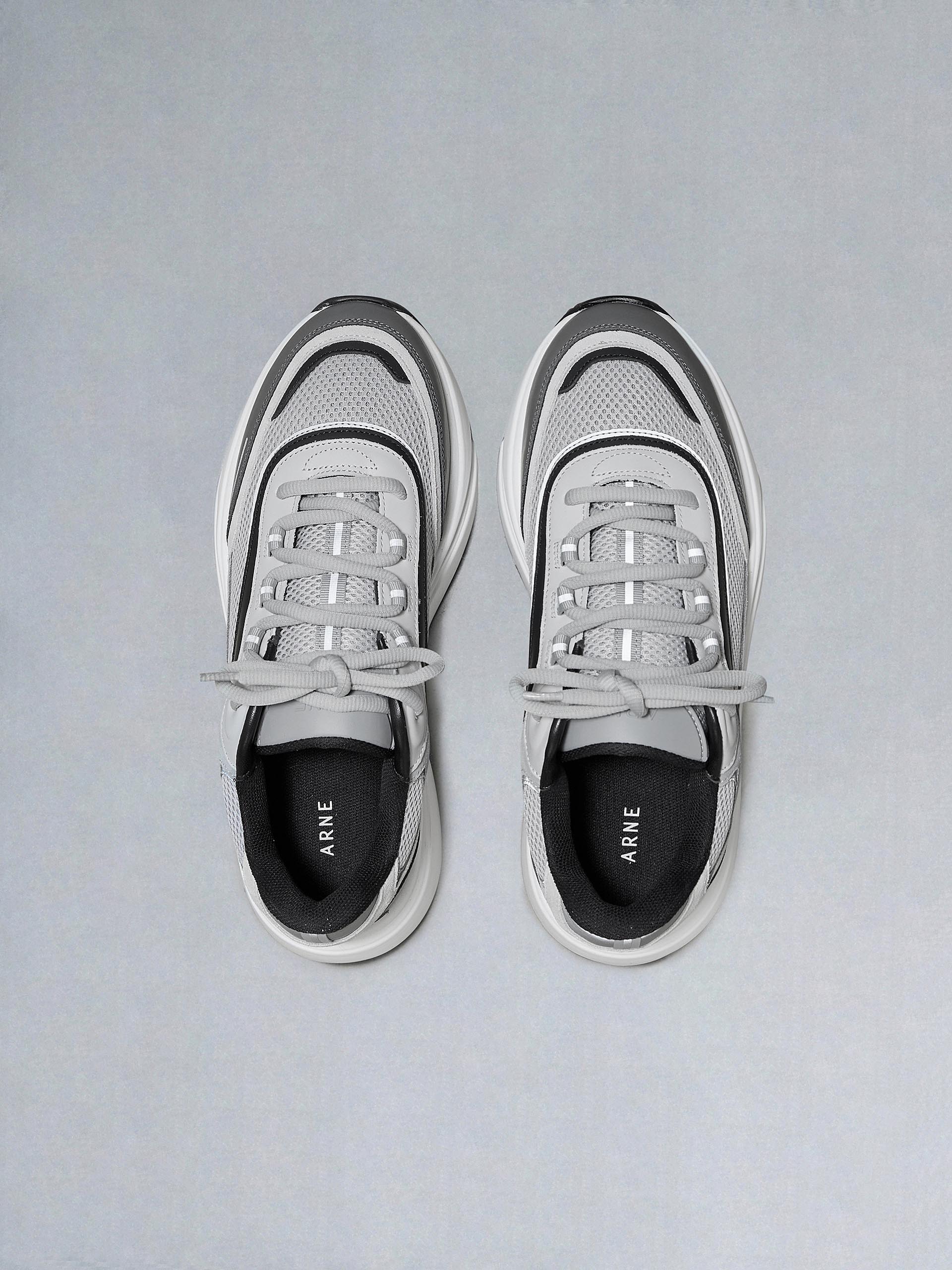 Technical Runner 2.0 in Grey Black