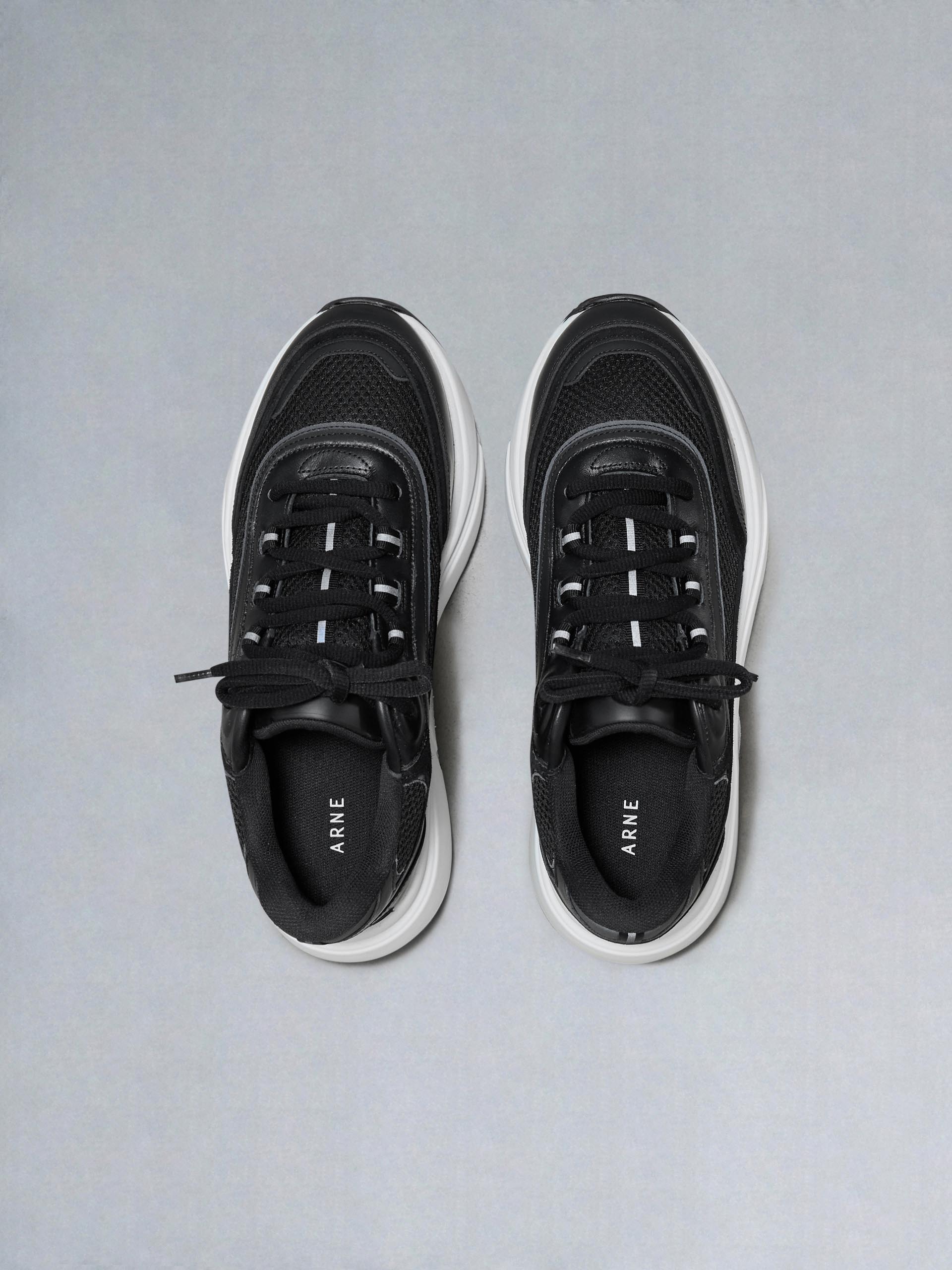 Technical Runner 2.0 in Midnight Black