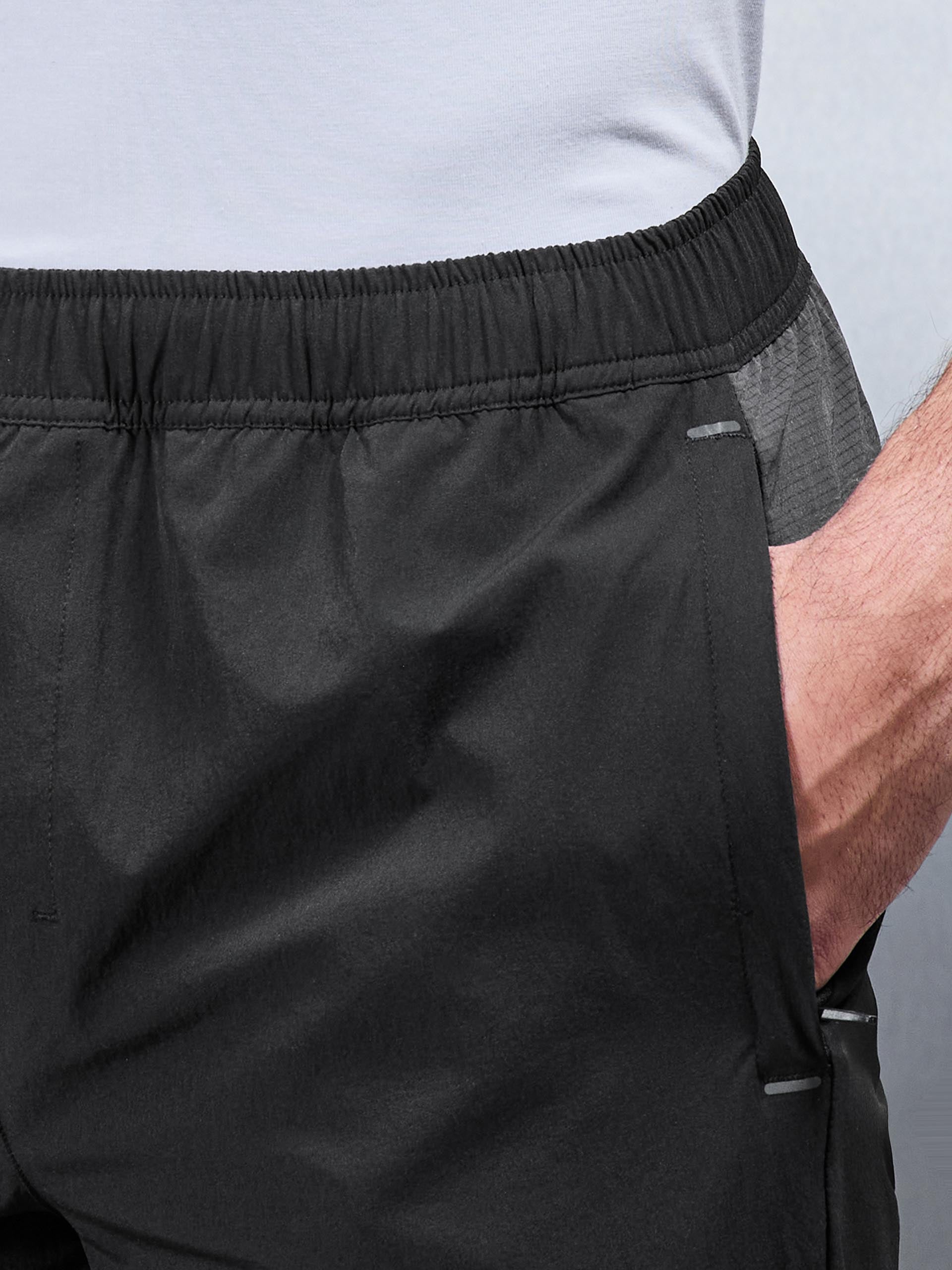 Utility Trail Trackpant in Black