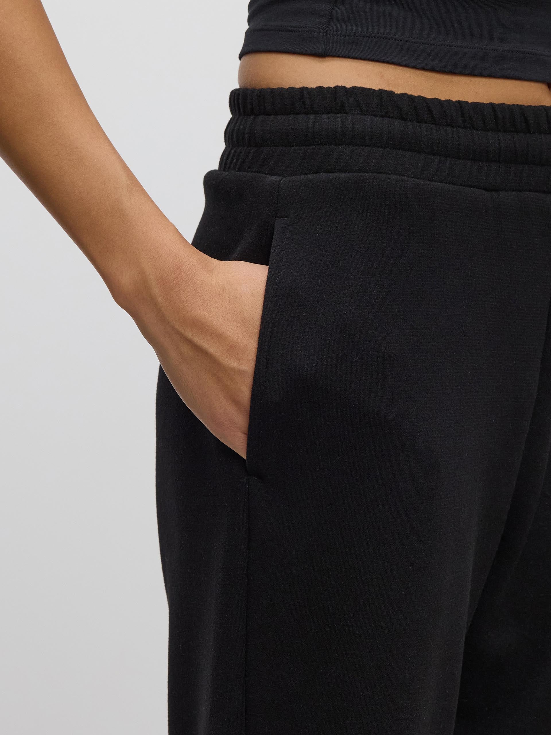 Womens Knitted Straight Leg Jogger in Black