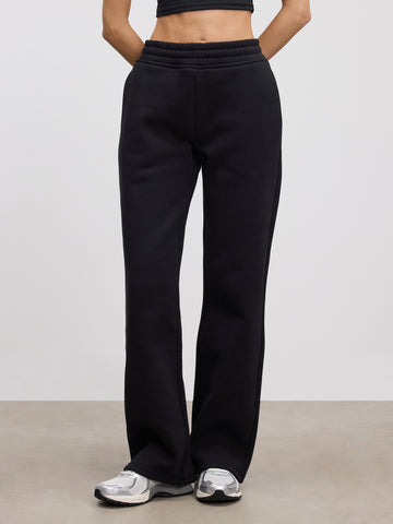 Womens Relaxed Straight Leg Jogger in Black