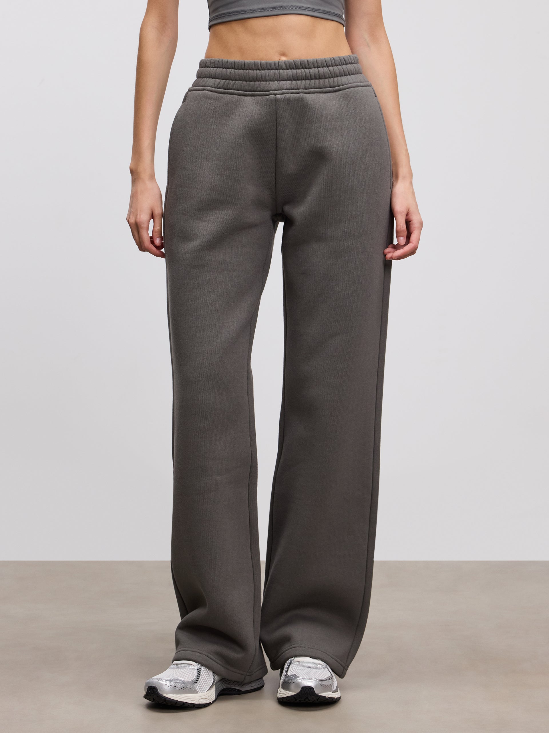 Womens Relaxed Straight Leg Jogger in Grey