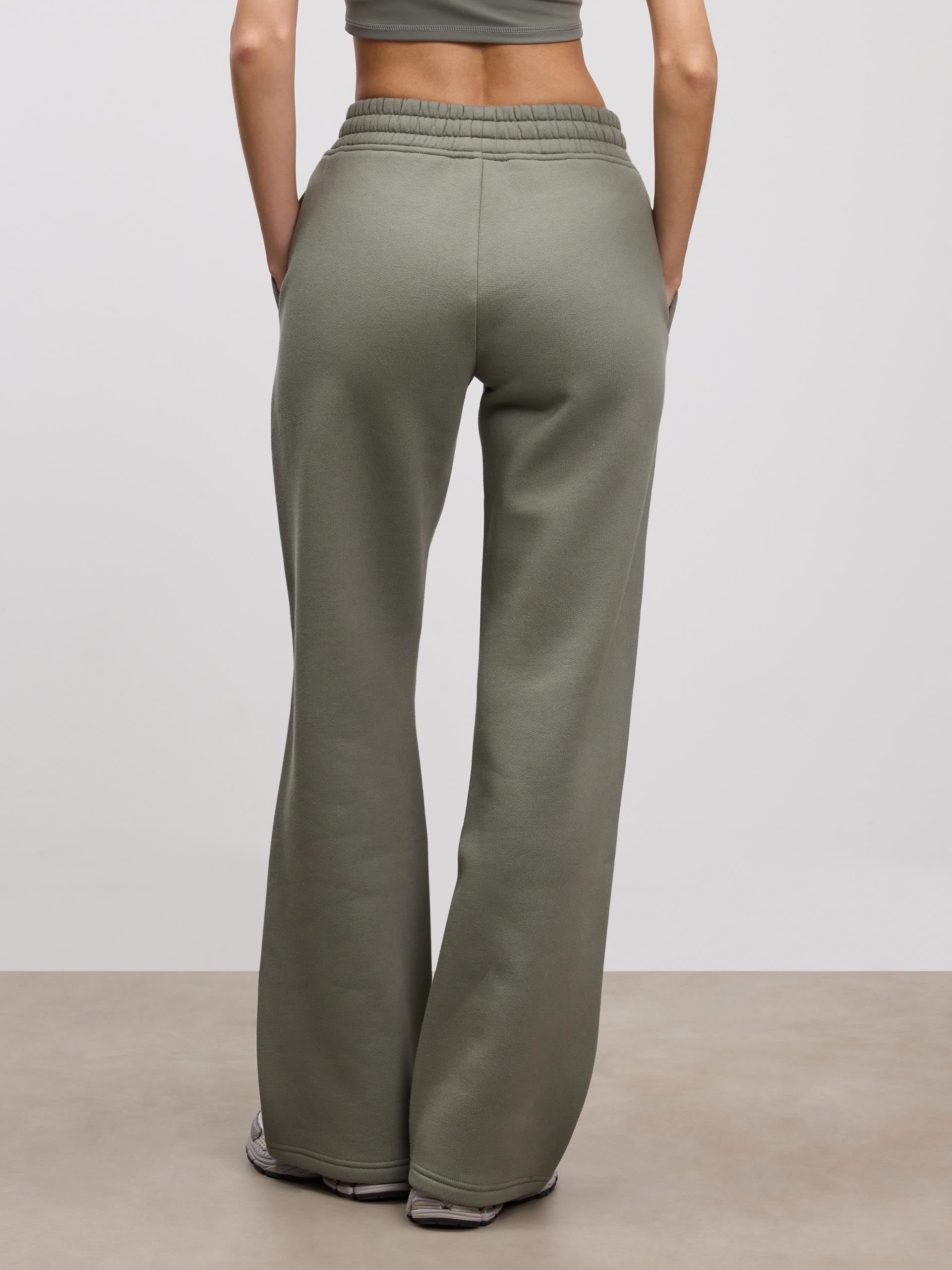 Womens Relaxed Straight Leg Jogger in Sage