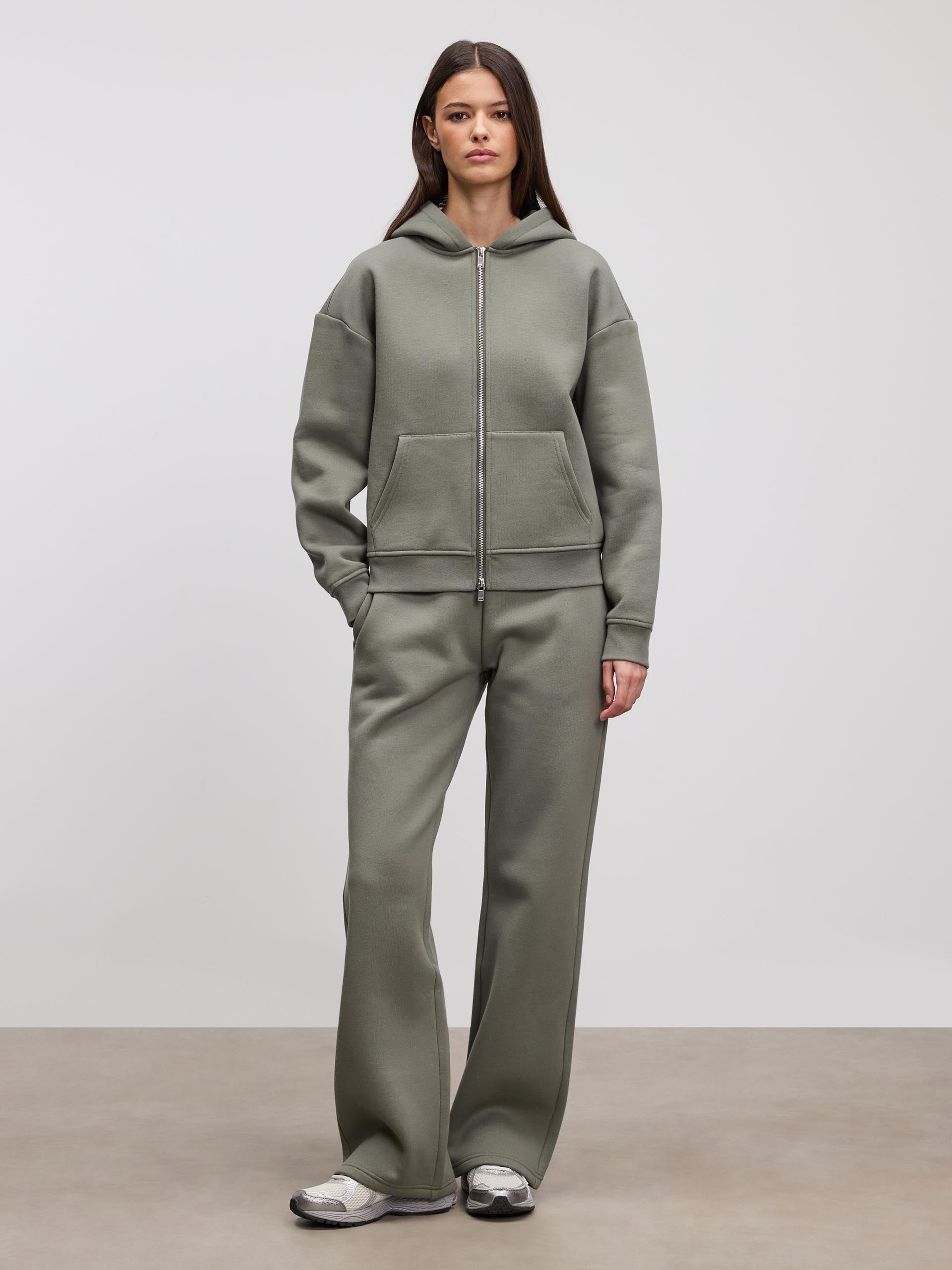 Womens Relaxed Straight Leg Jogger in Sage