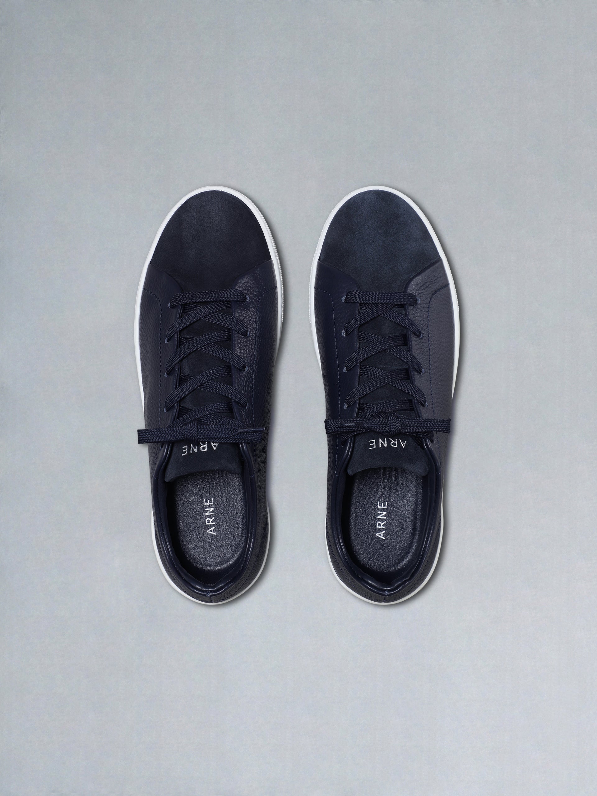 Low Trainer Tumbled Leather in Navy