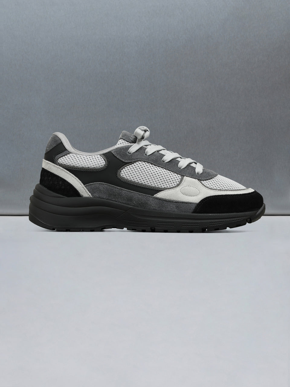 Apollo Runner in Grey Black