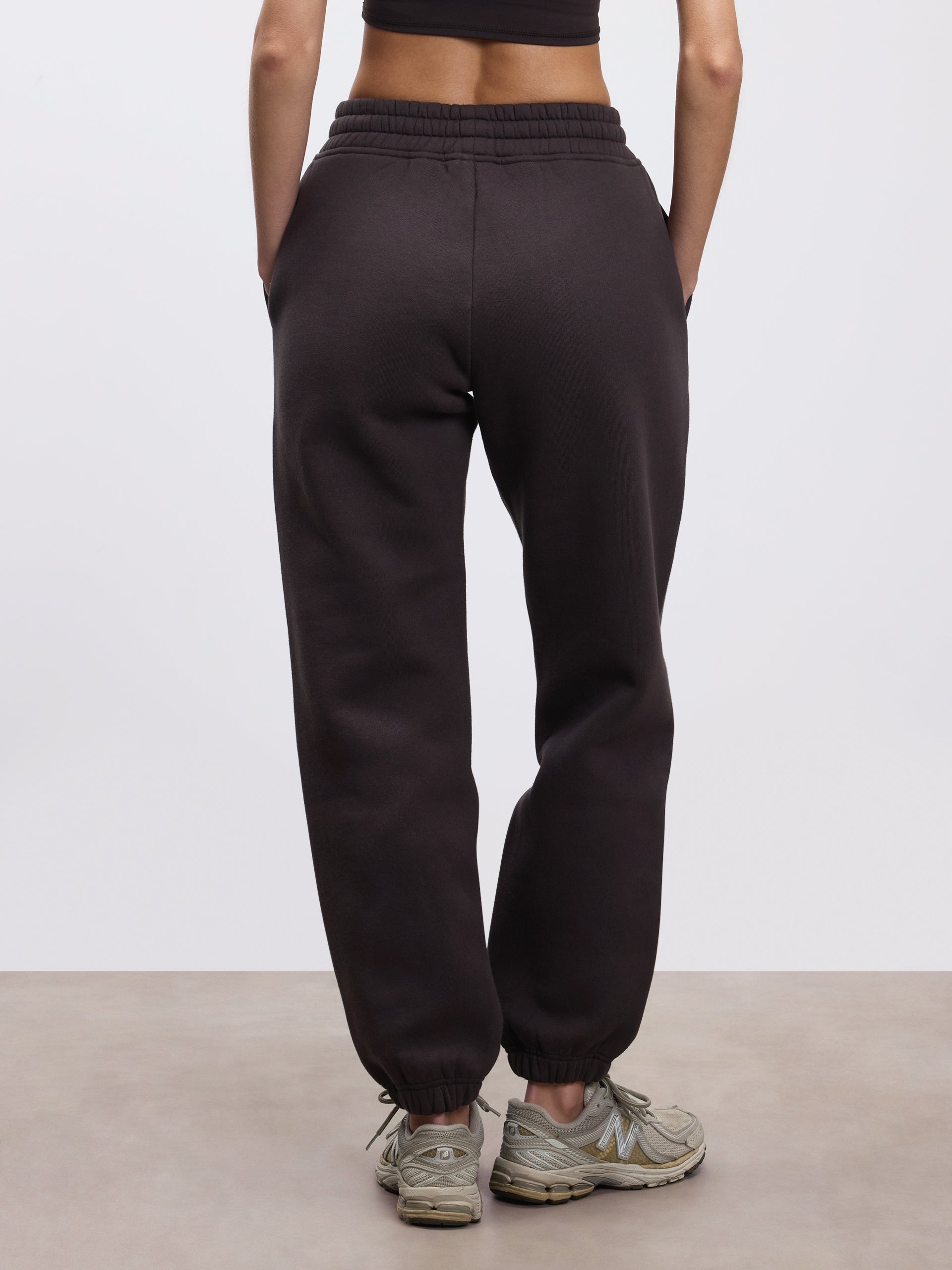 Womens Relaxed Cuffed Jogger in Brown