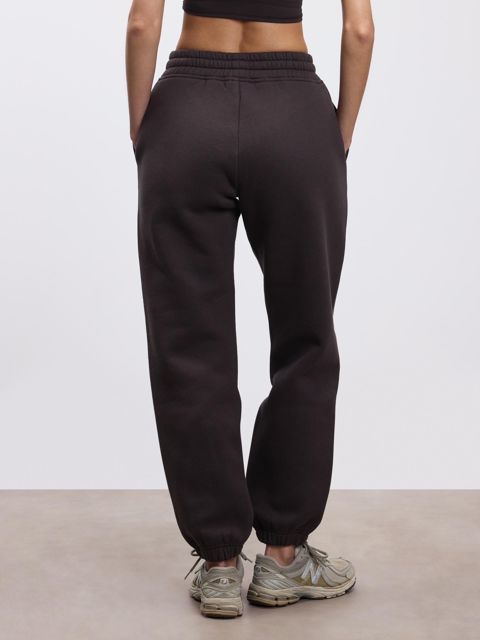 Womens Relaxed Cuffed Jogger in Brown