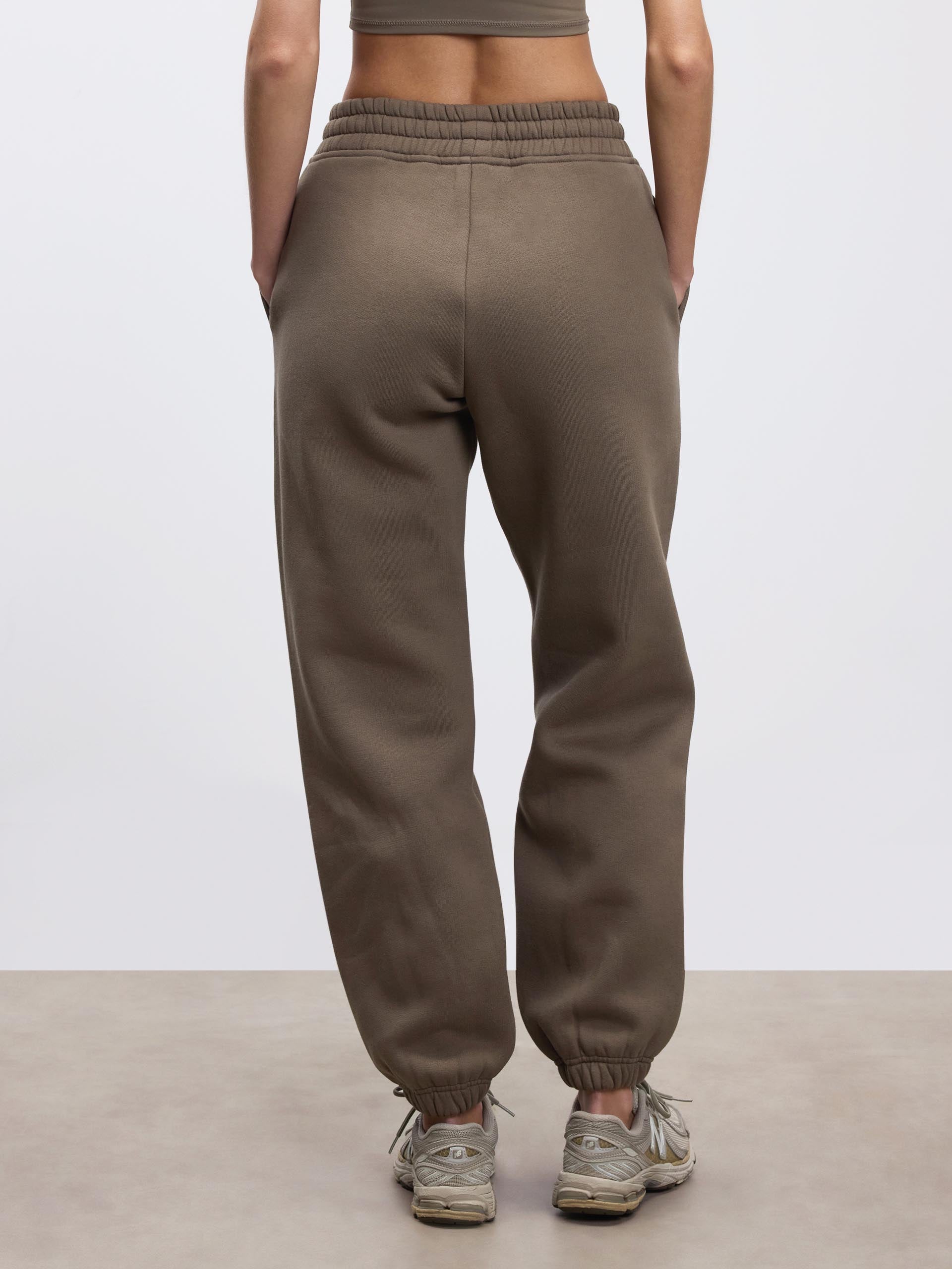 Womens Relaxed Cuffed Jogger in Taupe