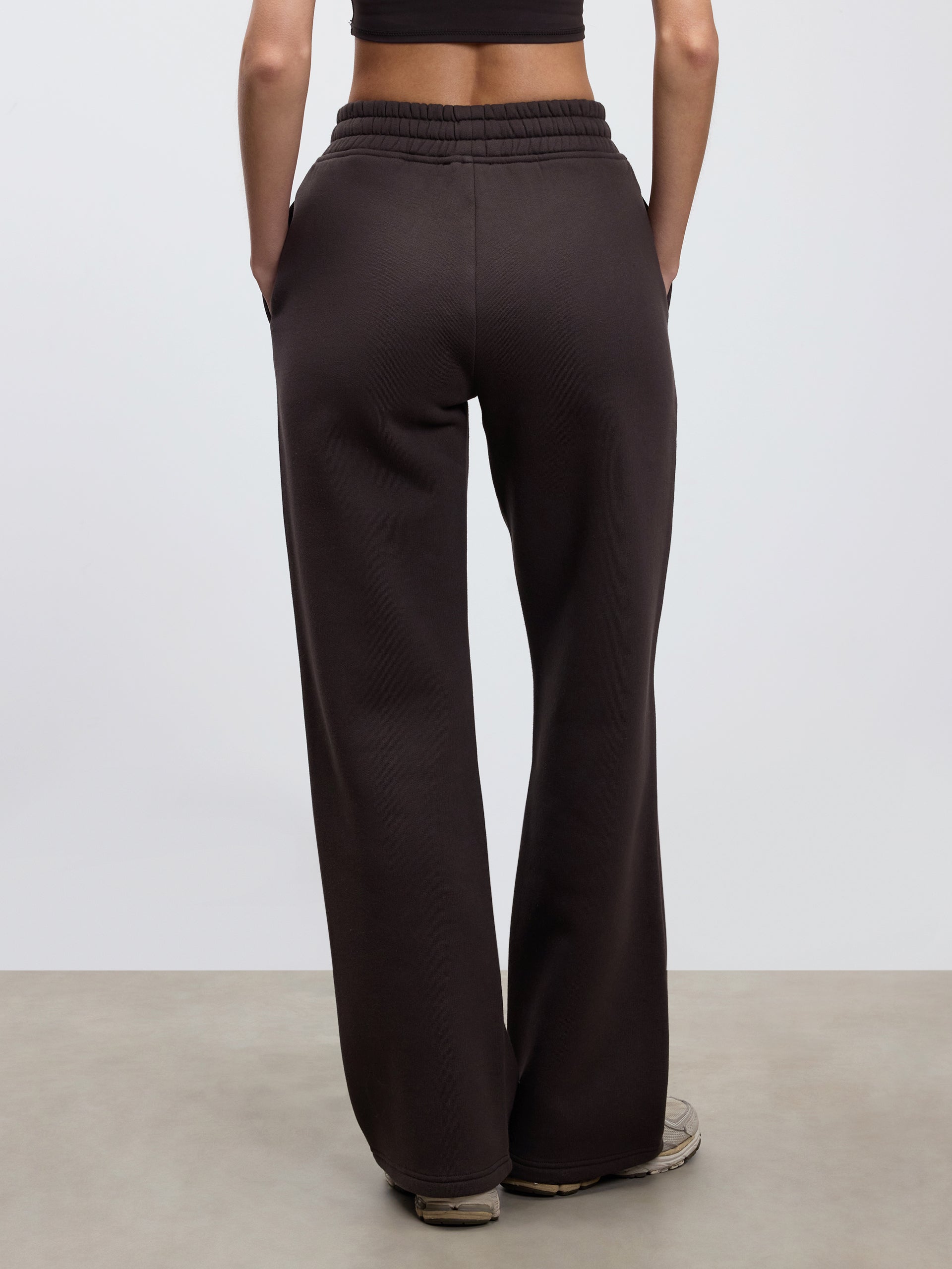 Womens Relaxed Straight Leg Jogger in Brown