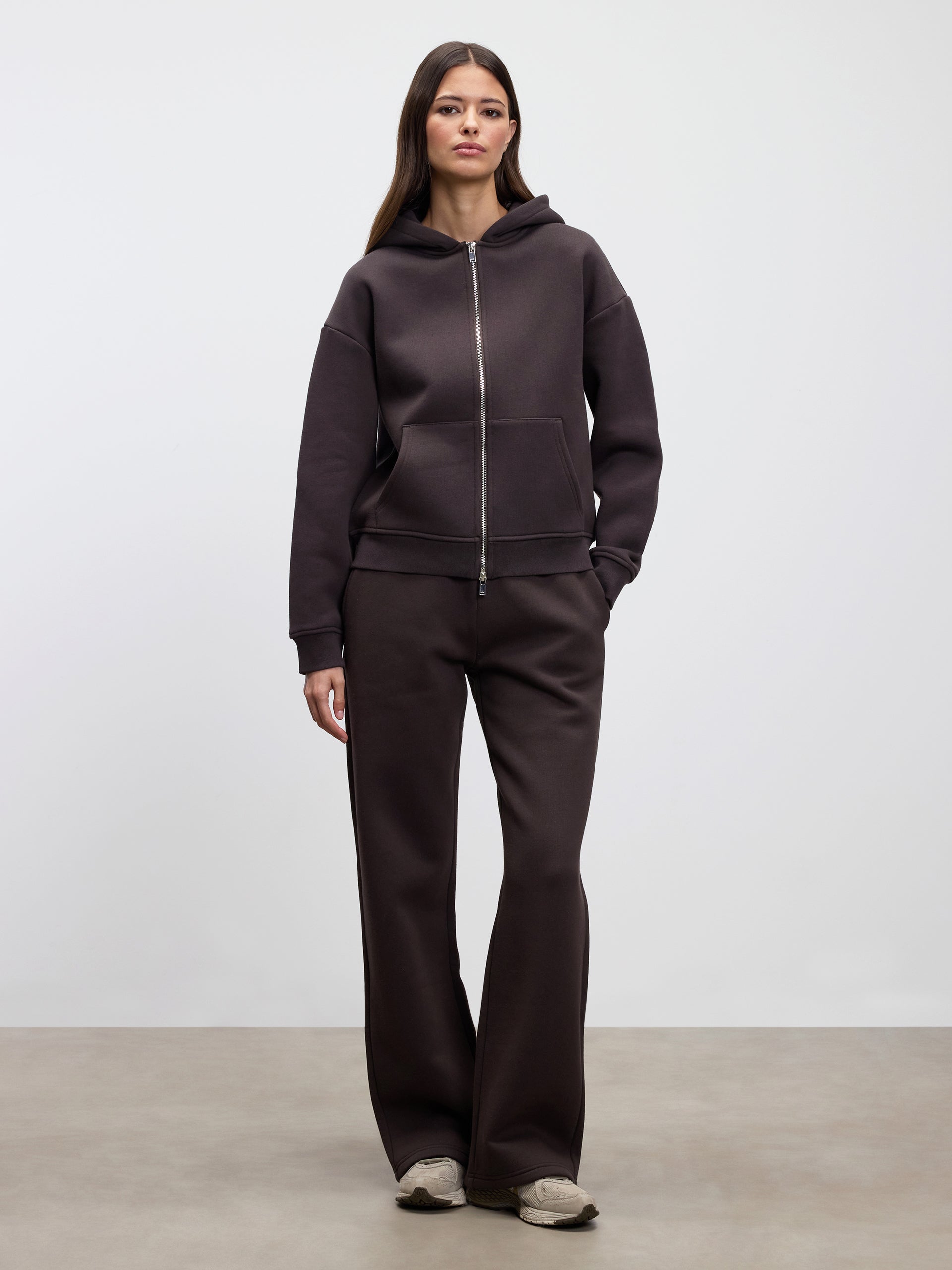 Womens Relaxed Straight Leg Jogger in Brown