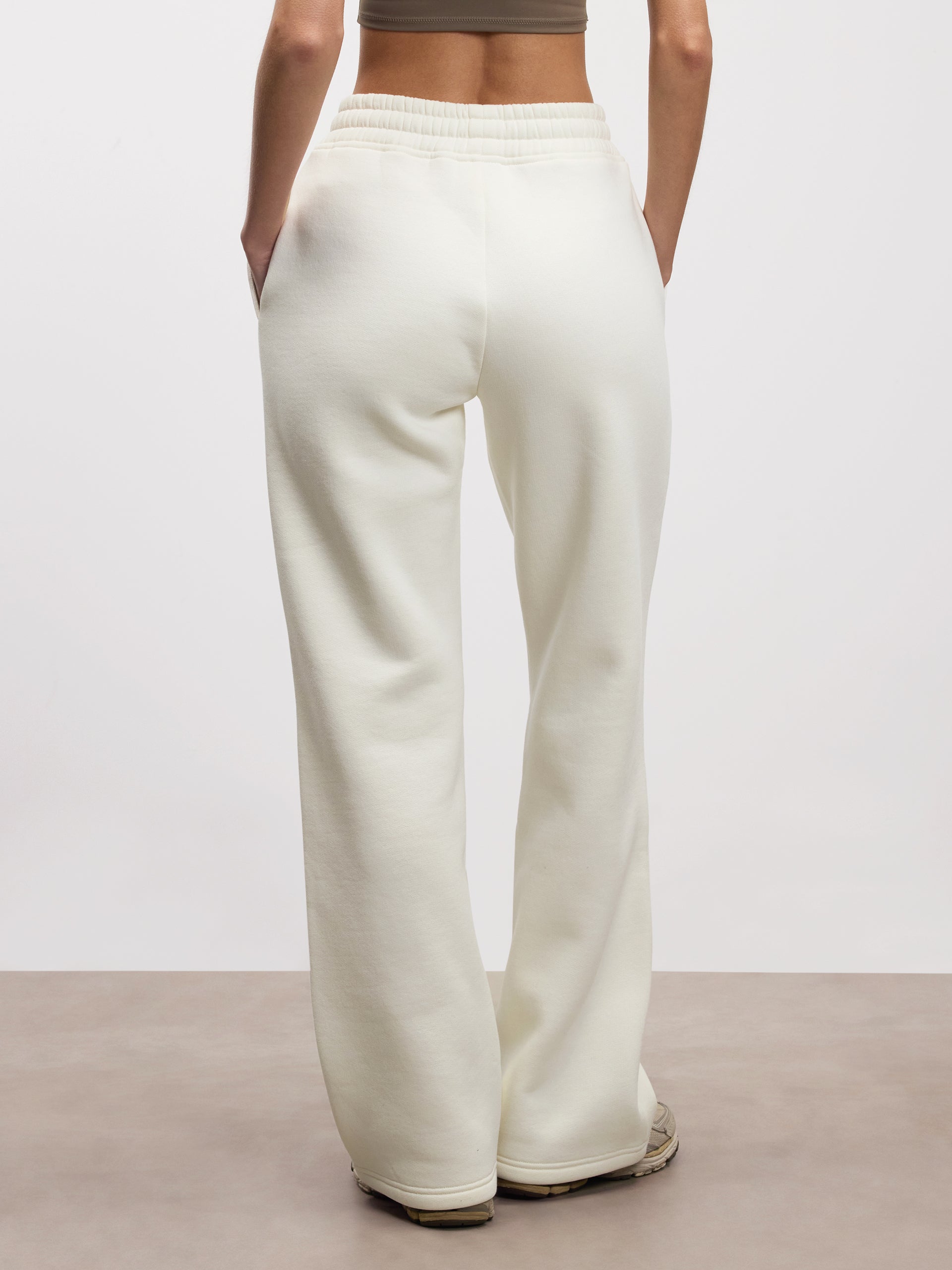 Womens Relaxed Straight Leg Jogger in Ecru