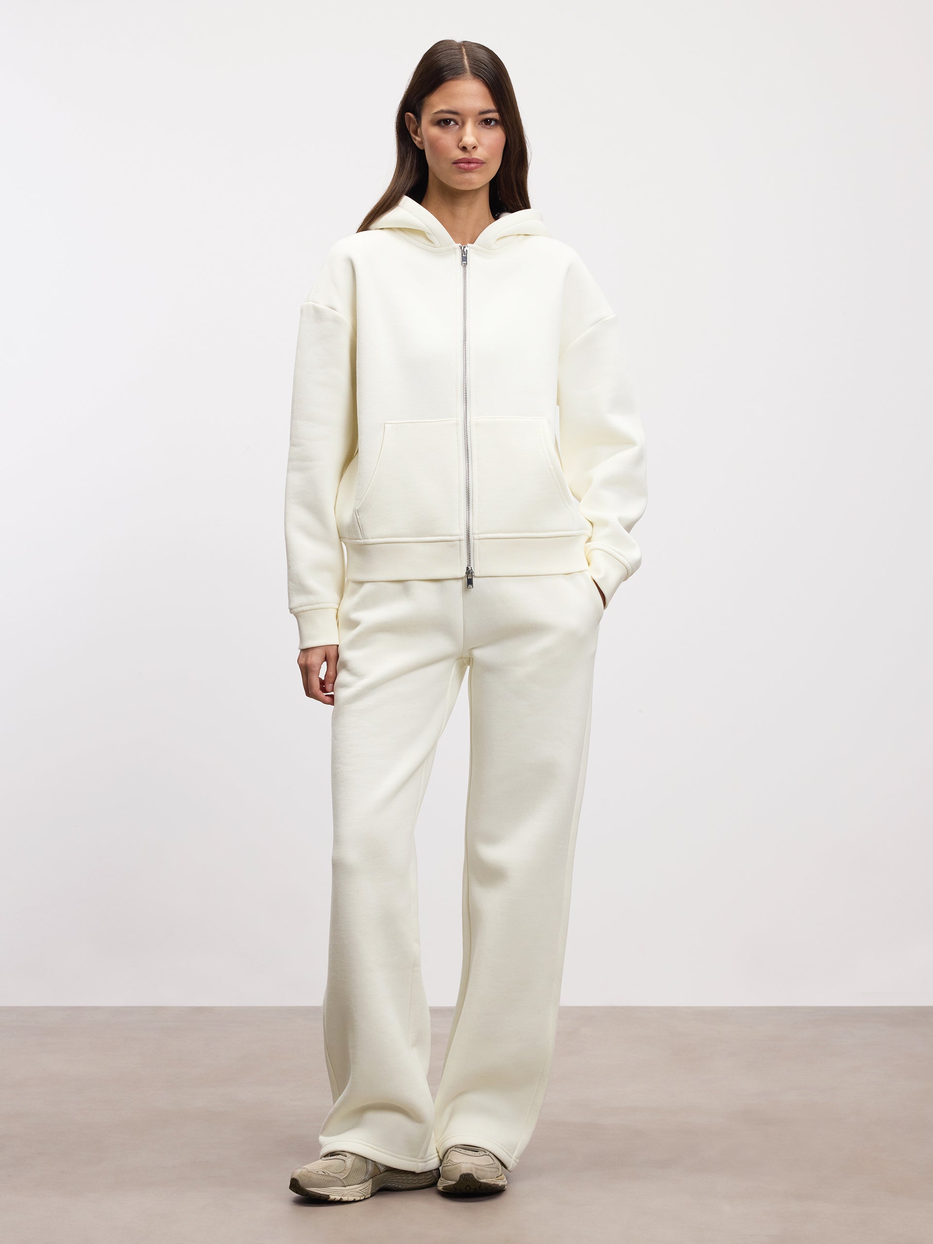 Womens Relaxed Straight Leg Jogger in Ecru