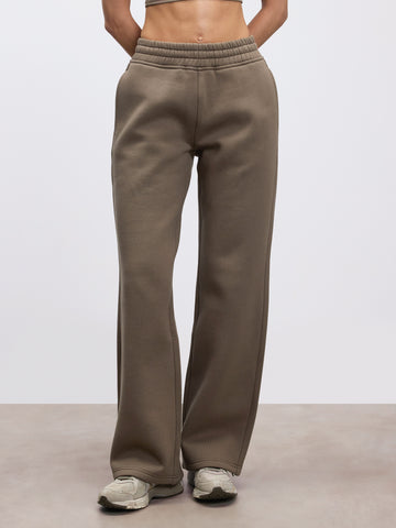 Womens Relaxed Straight Leg Jogger in Taupe