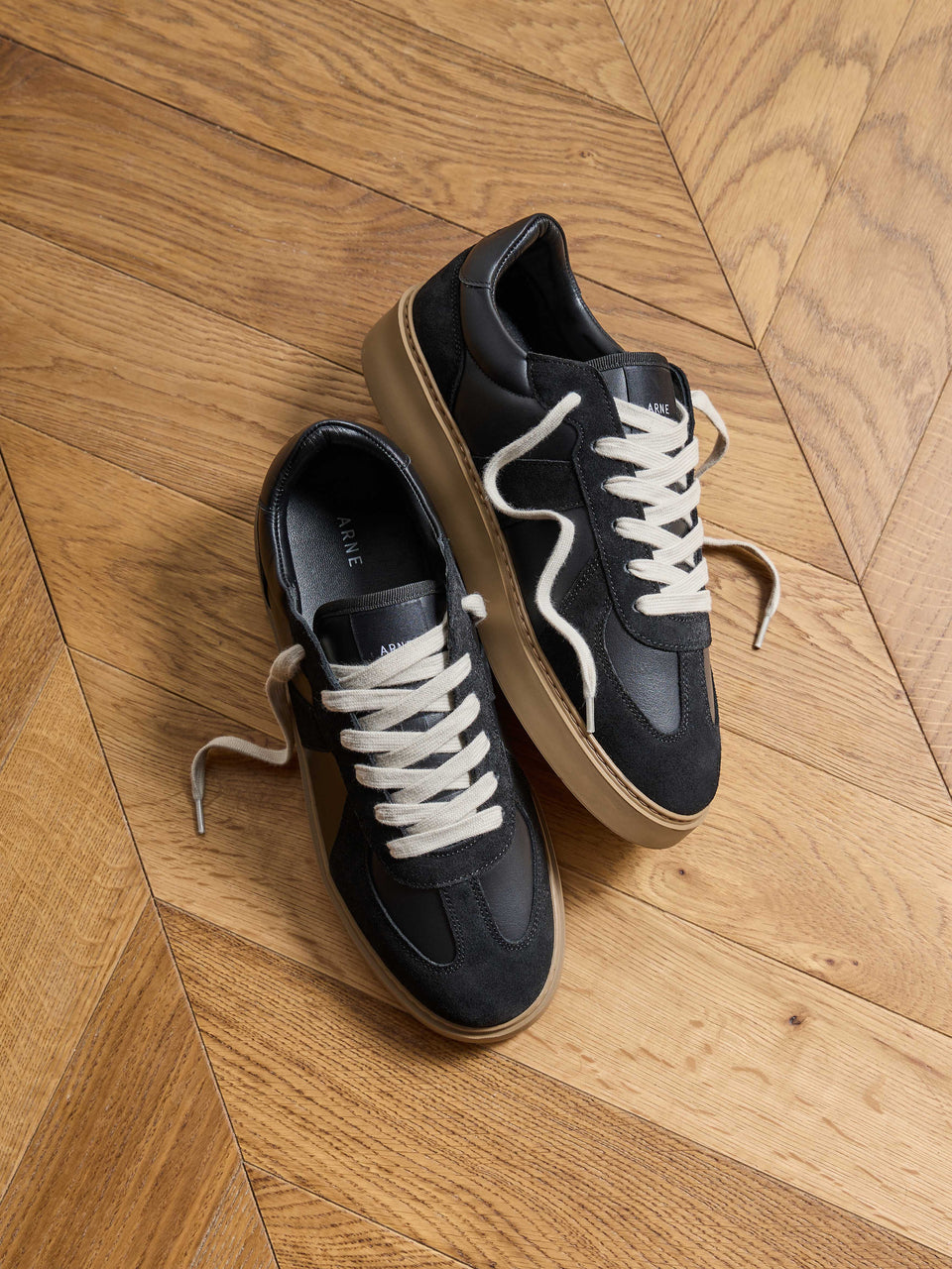 Classic Court Trainer in Black Gum