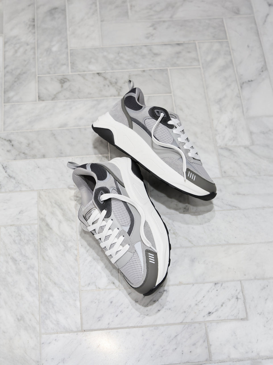 Flow Runner in Grey