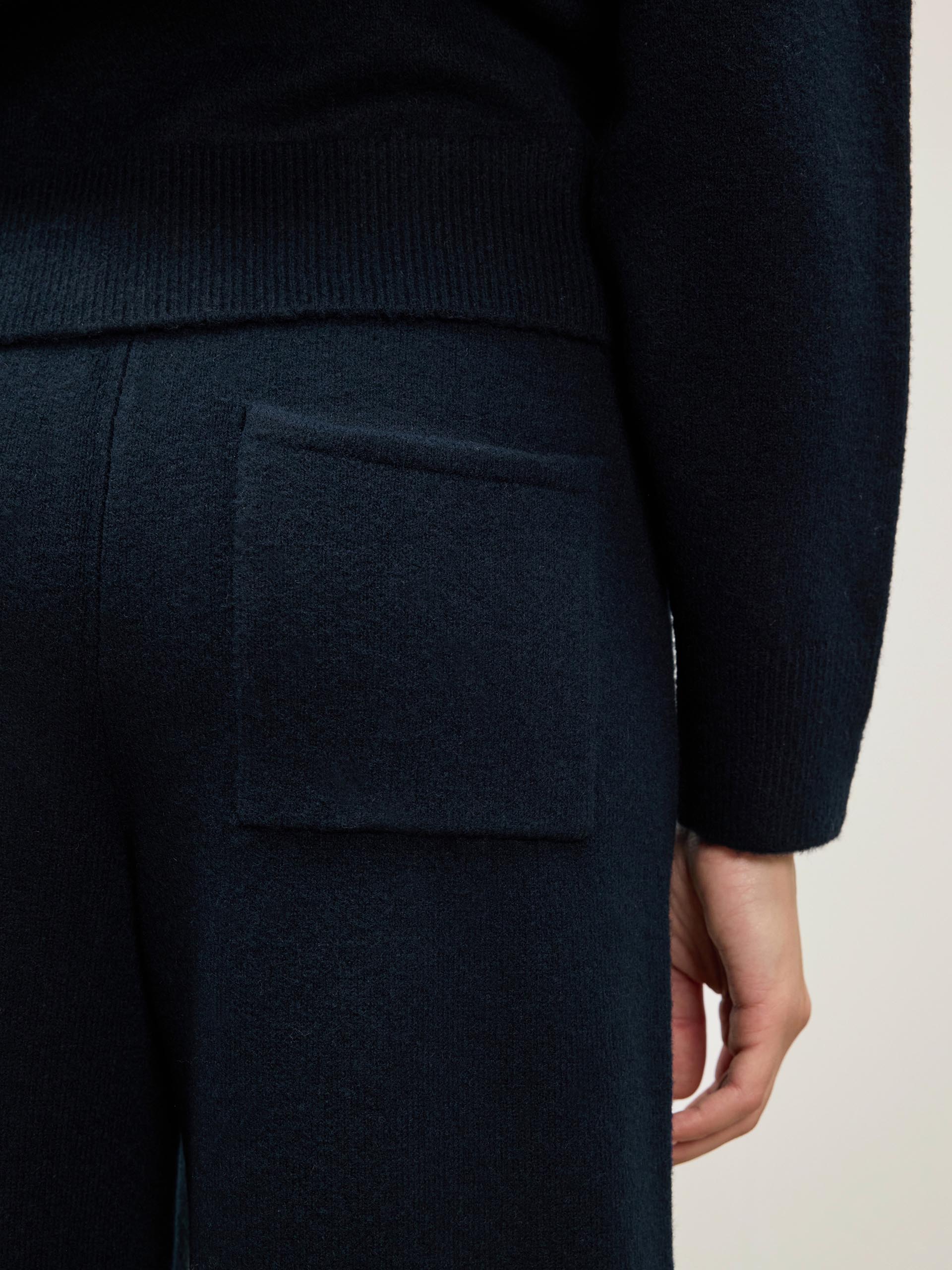 Womens Chunky Wool Jogger in Navy