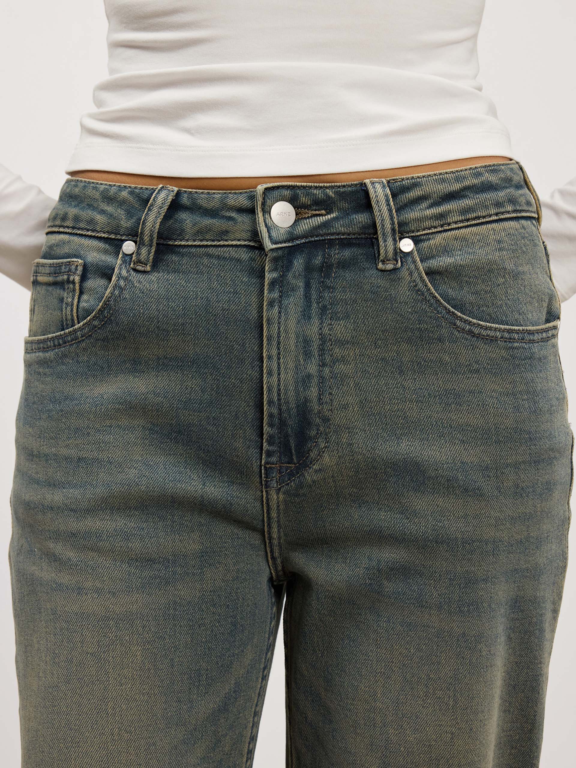 Womens Mid Rise Straight Denim Jeans in Dark Sand