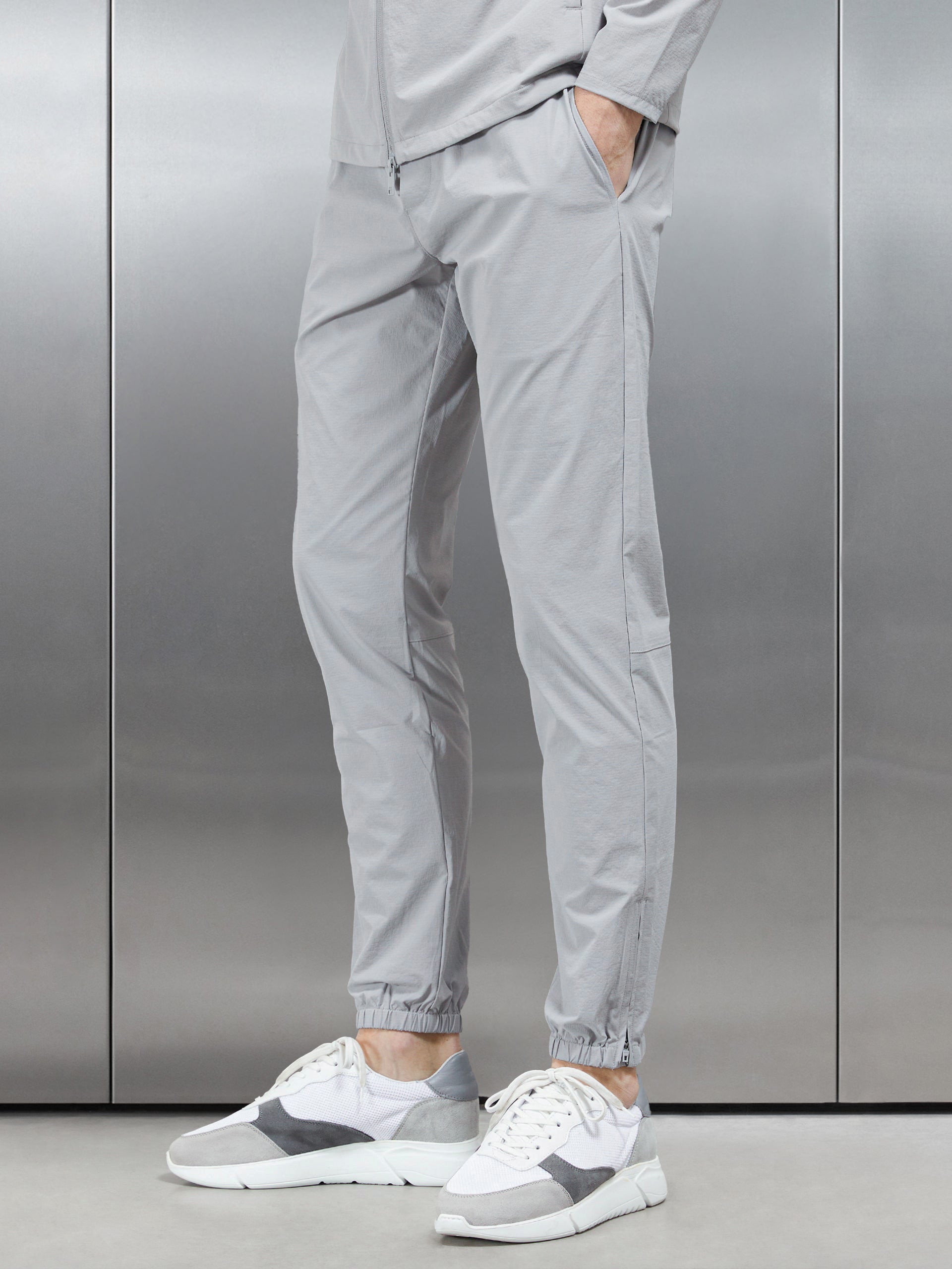 Active Technical Cuffed Trackpant in Mid Grey