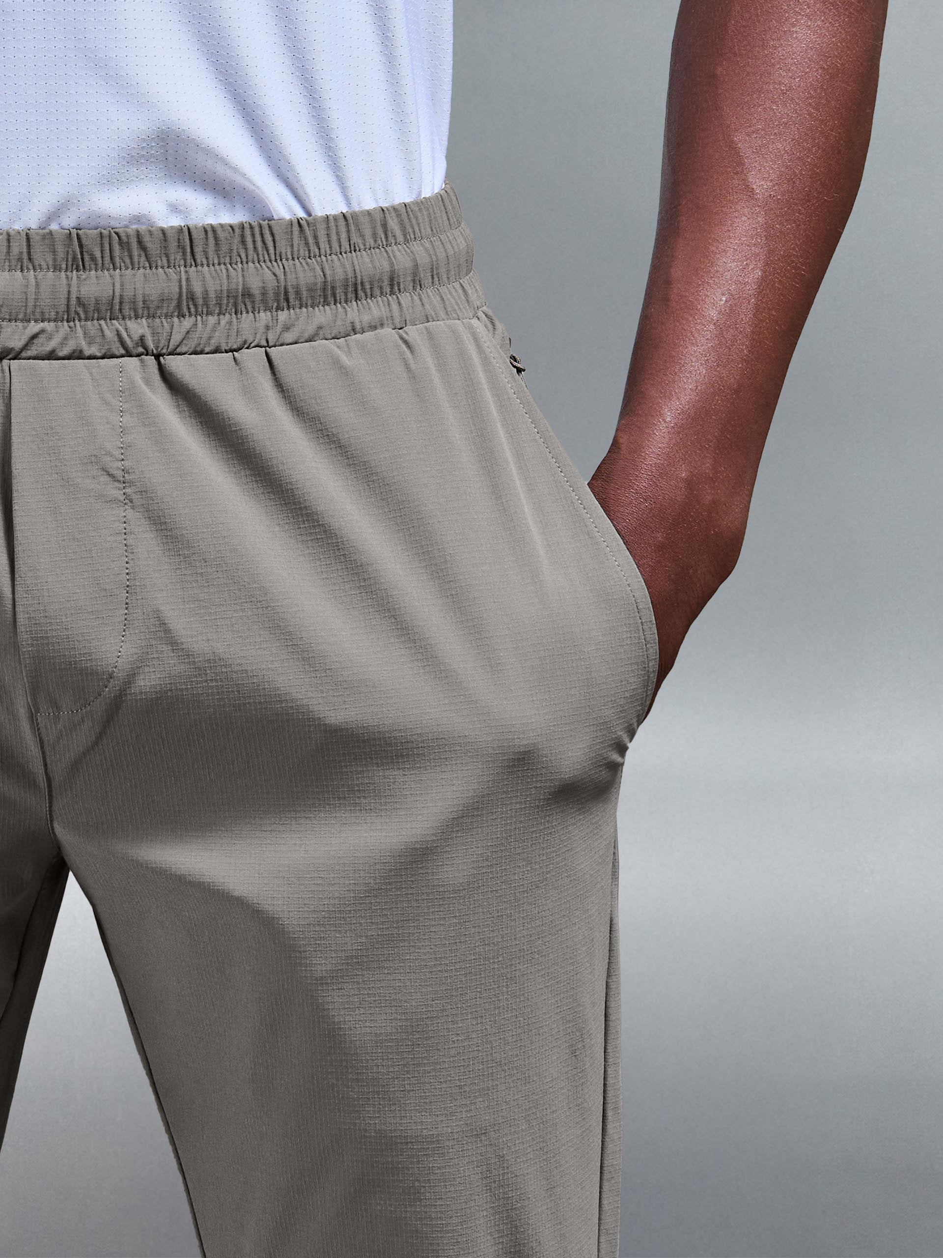 Active Technical Cuffed Trackpant in Olive
