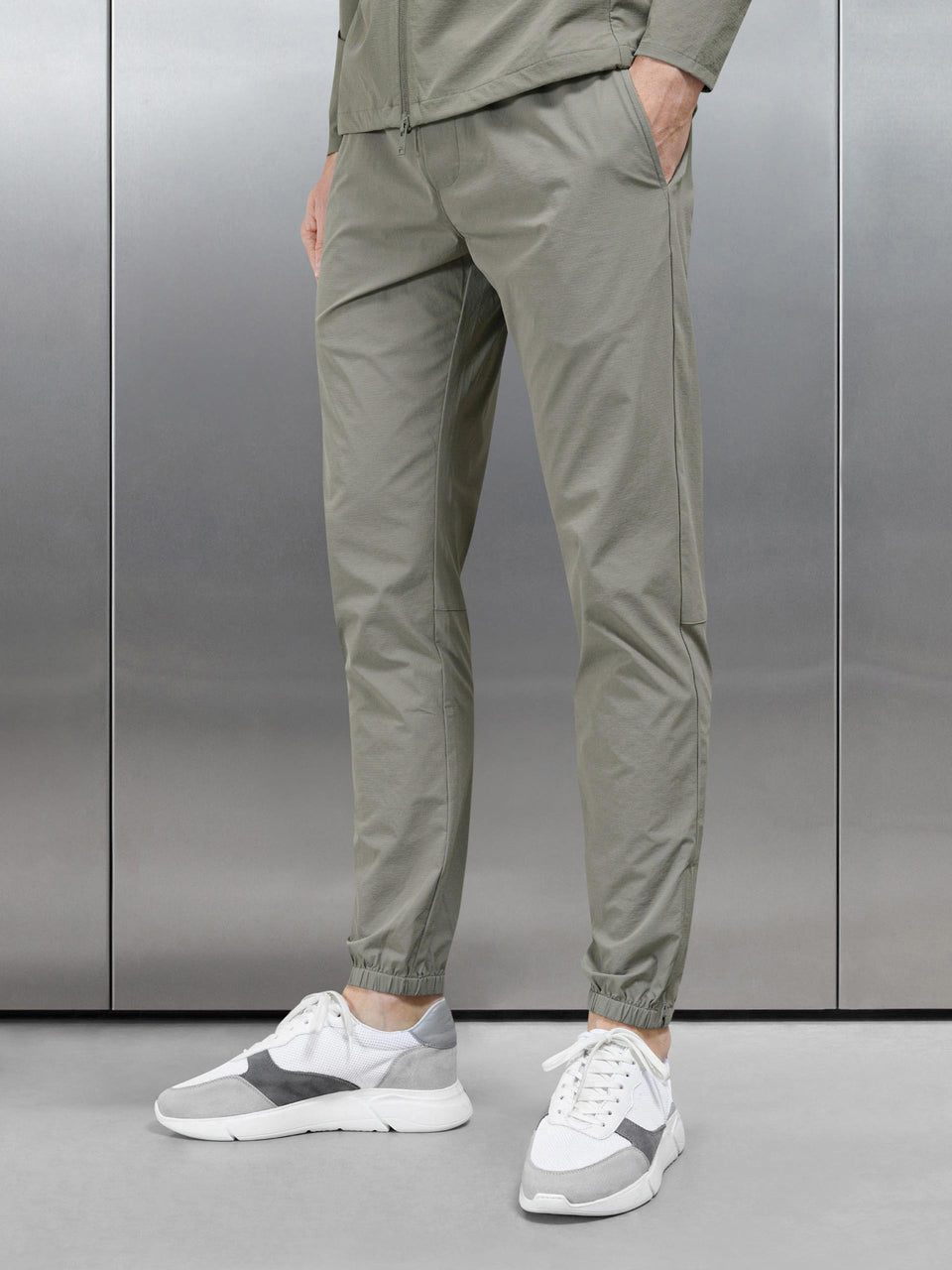 Active Technical Cuffed Trackpant in Olive