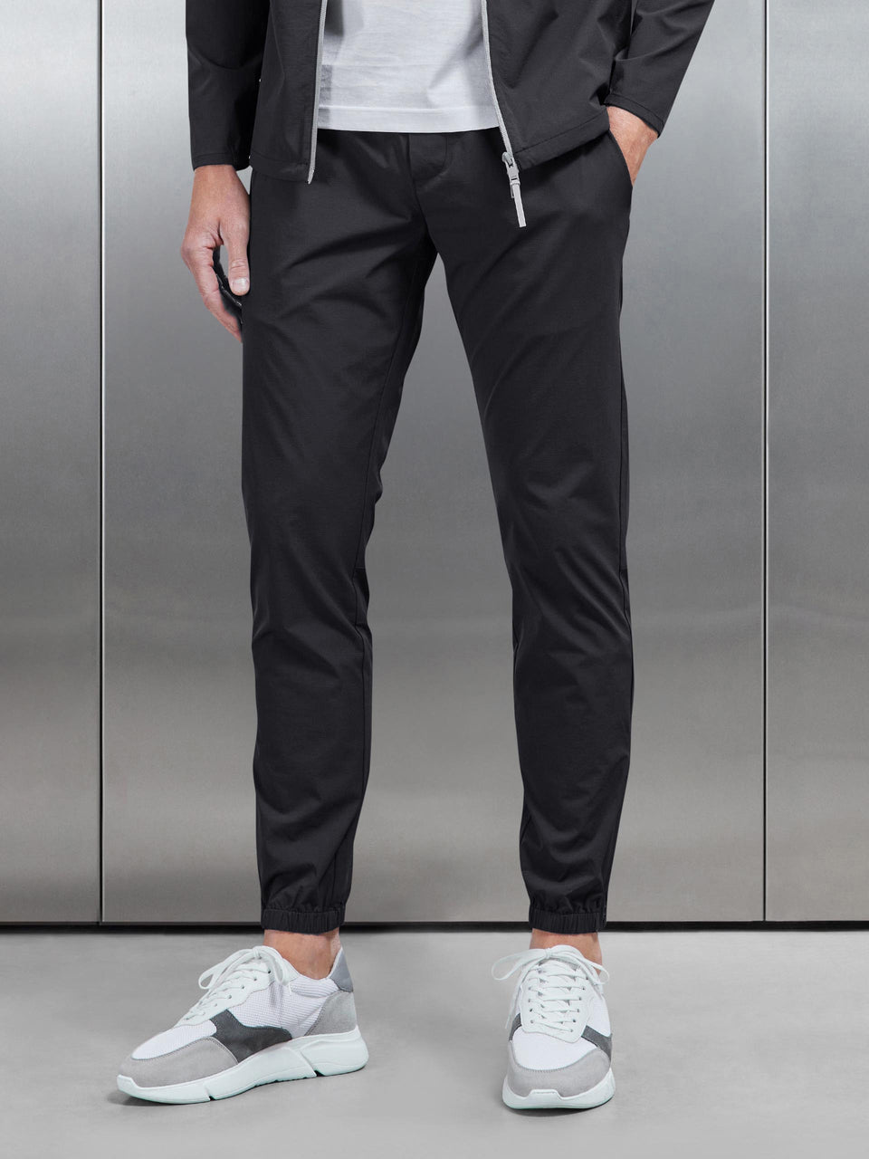 Active Technical Cuffed Trackpant in Black