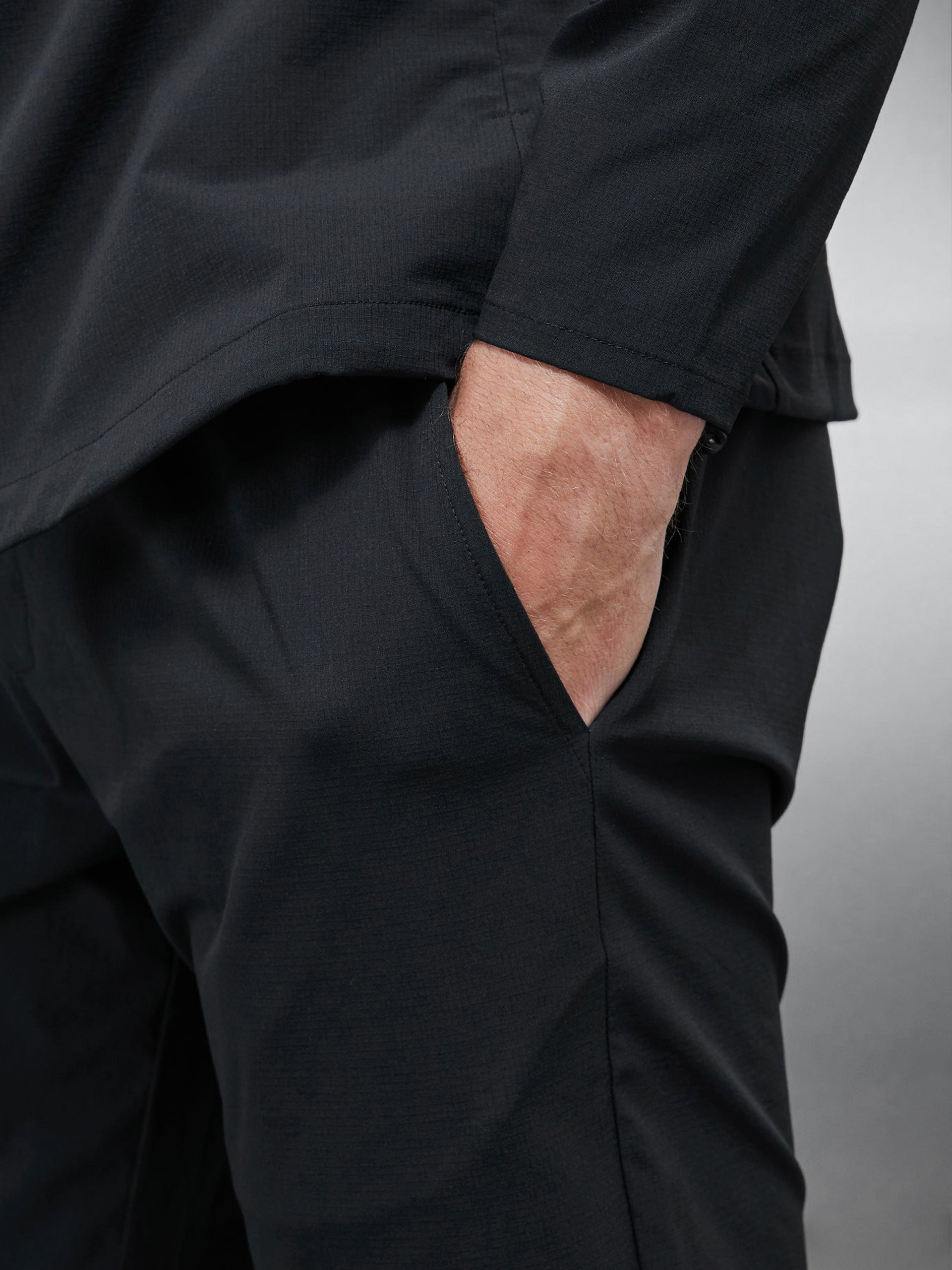 Active Technical Cuffed Trackpant in Black