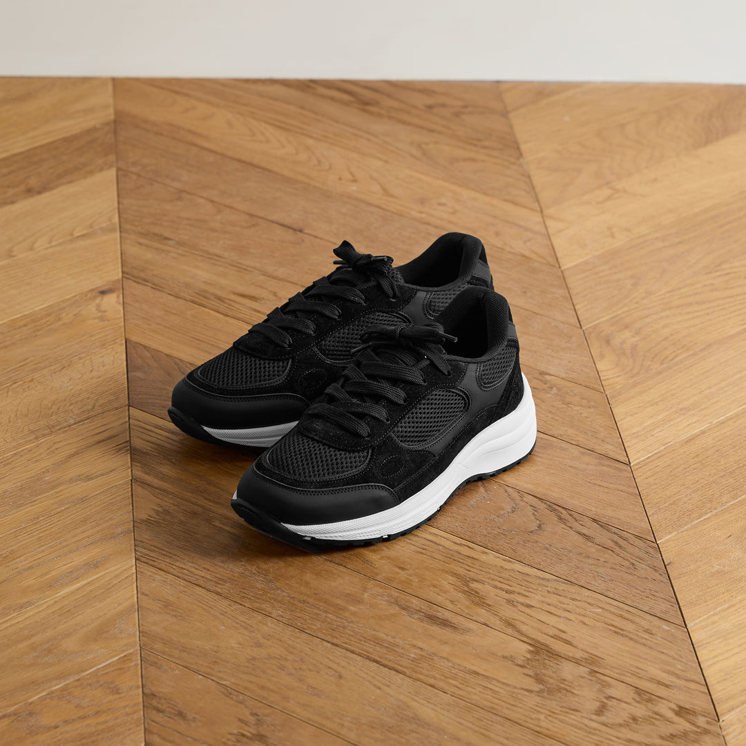 Apollo Runner in Black