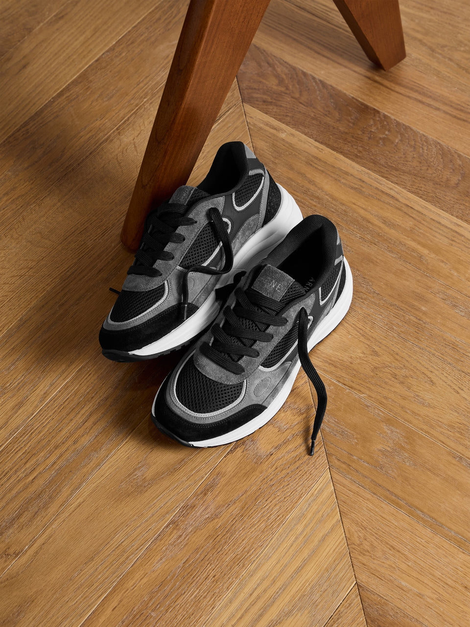 Apollo Runner in Black Charcoal