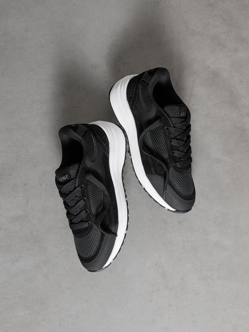 Apollo Runner in Black