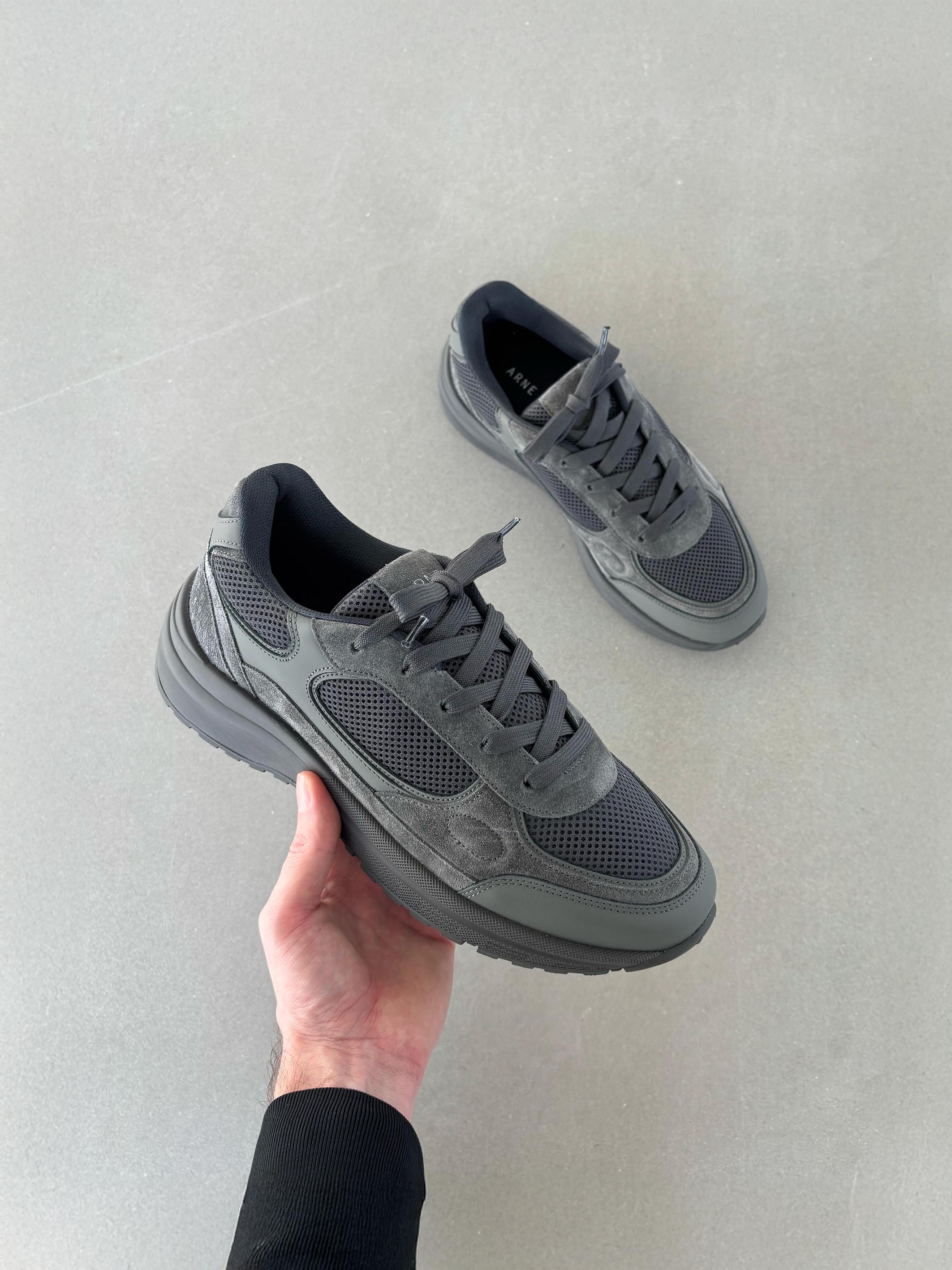 Apollo Runner in Triple Grey
