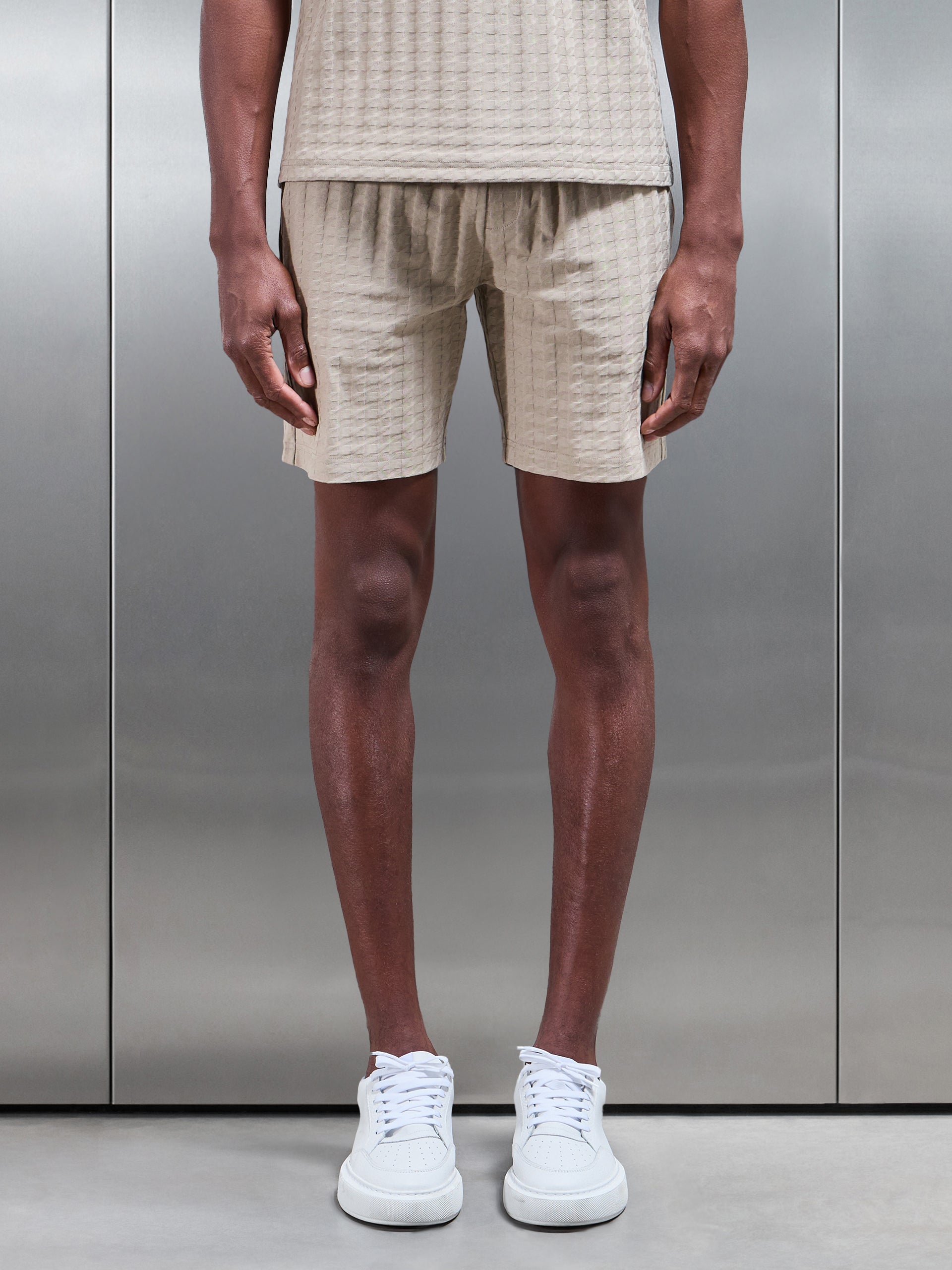 Arco Short in Stone