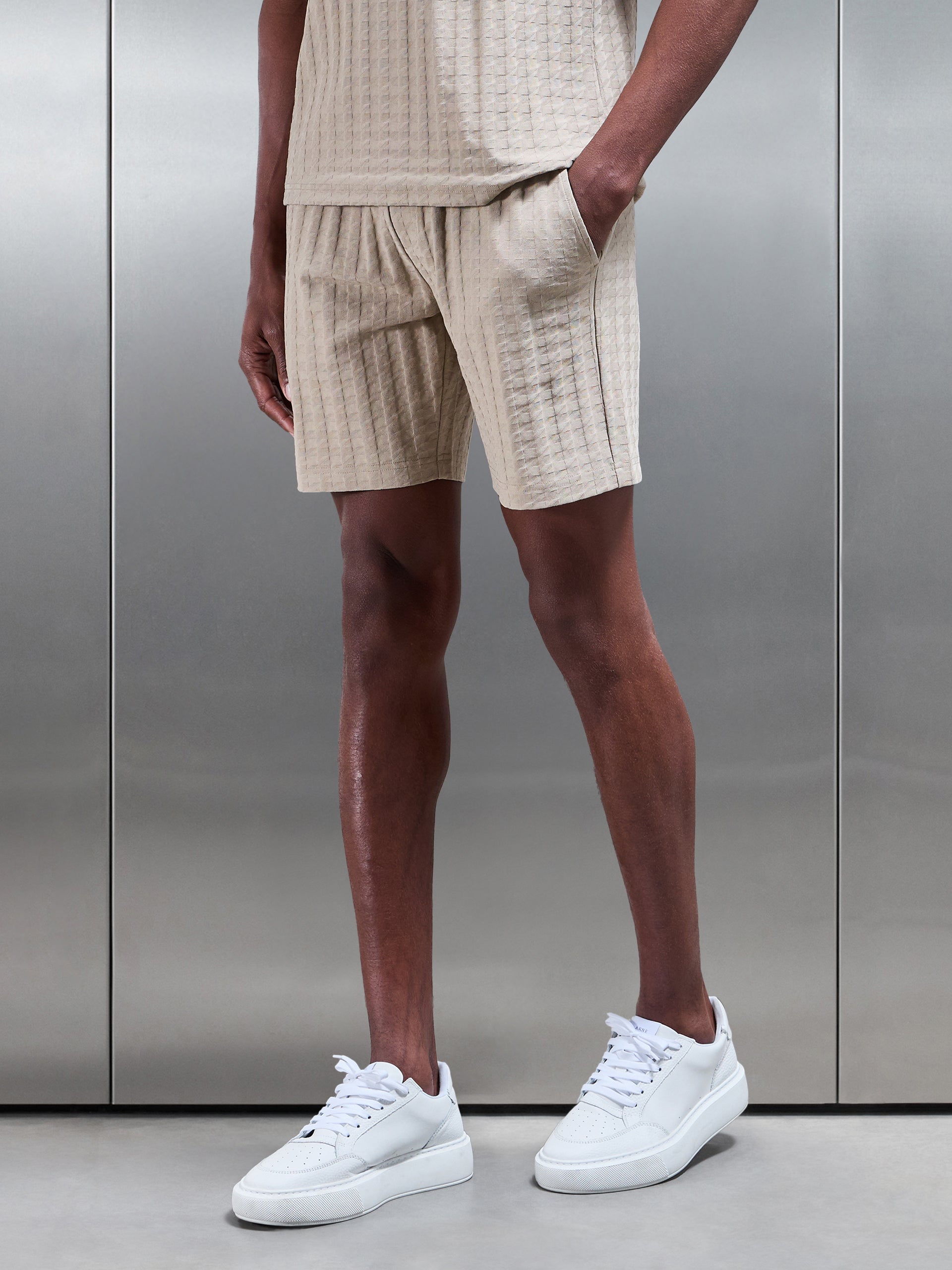 Arco Short in Stone