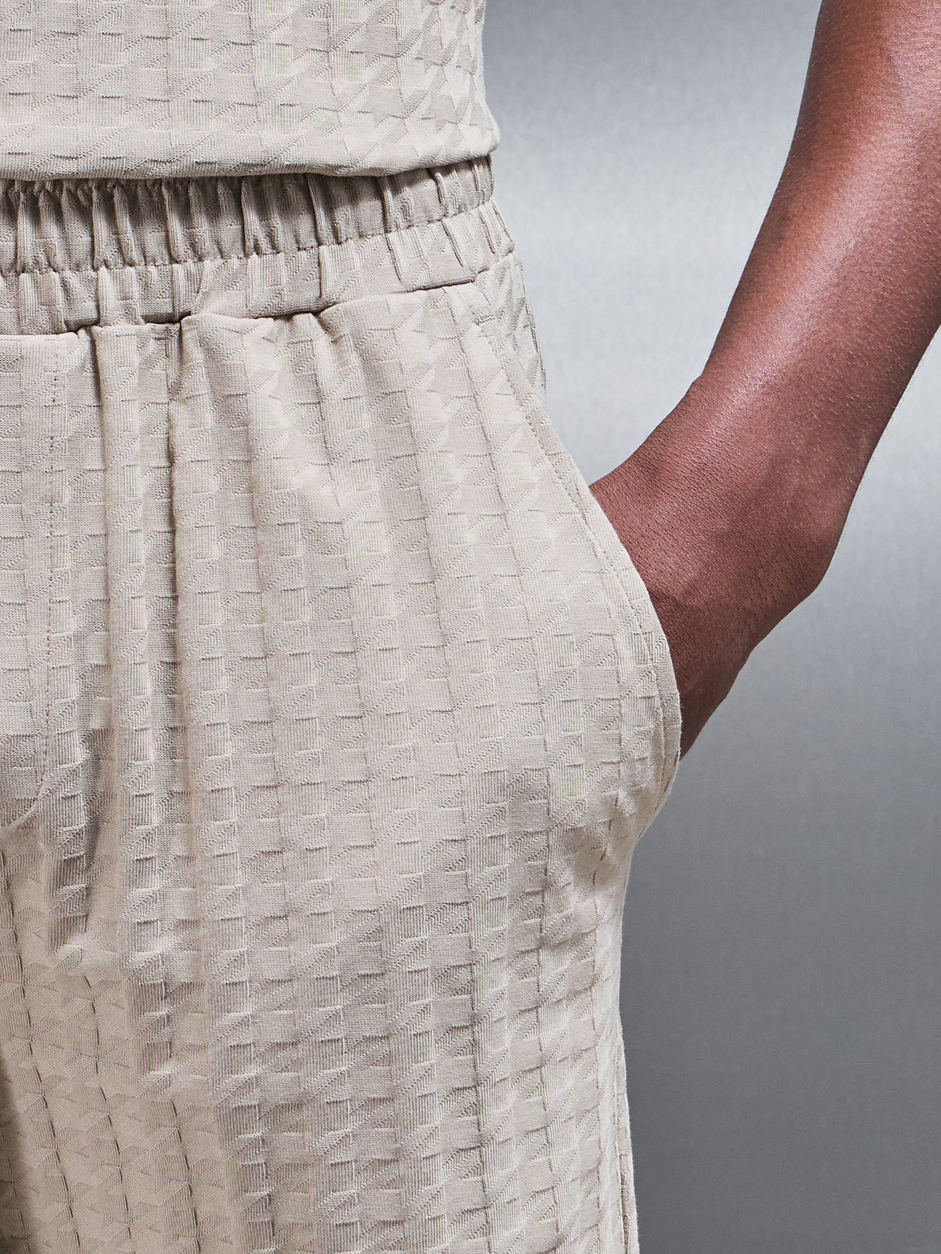 Arco Short in Stone