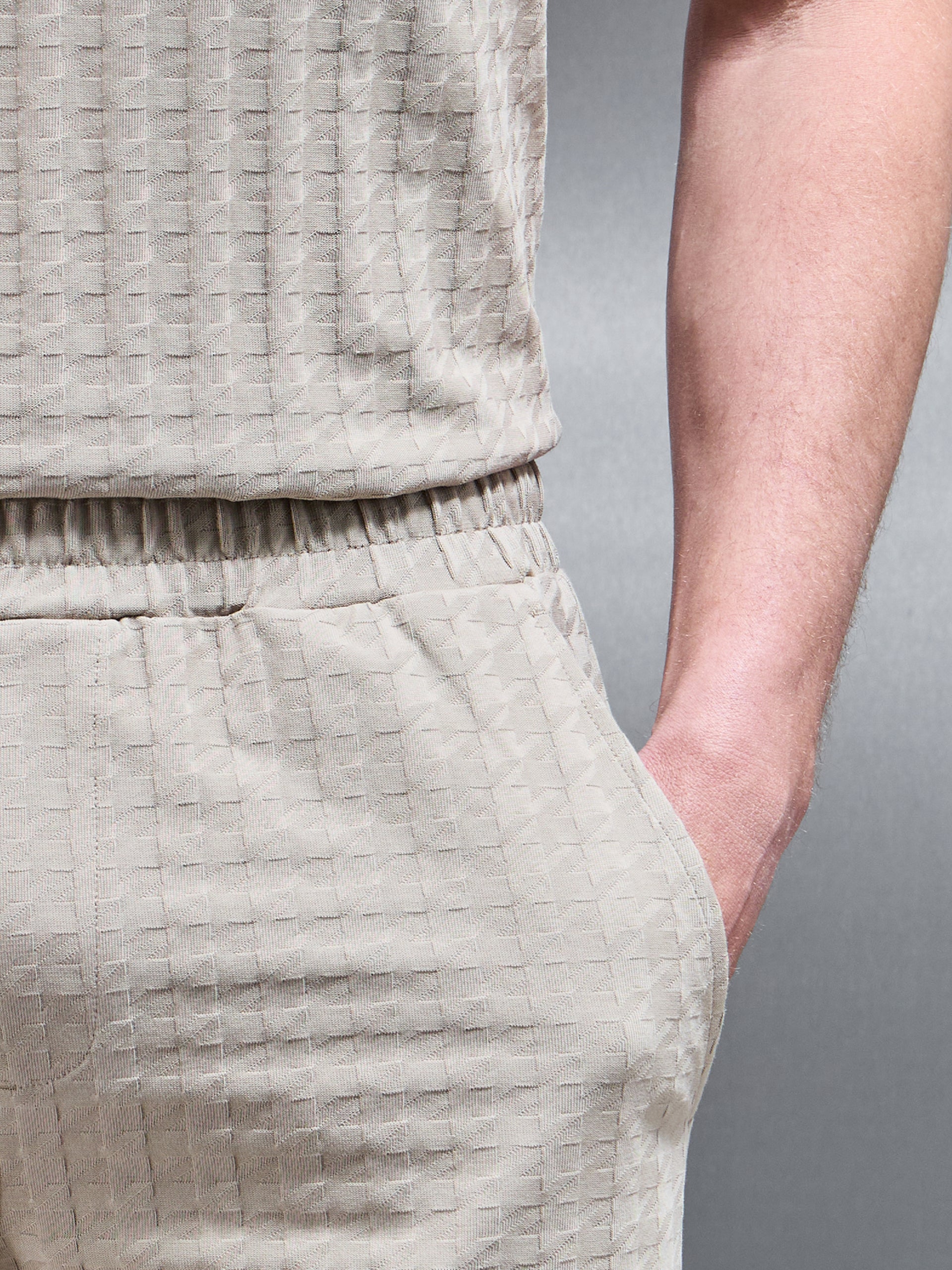 Arco Short in Stone