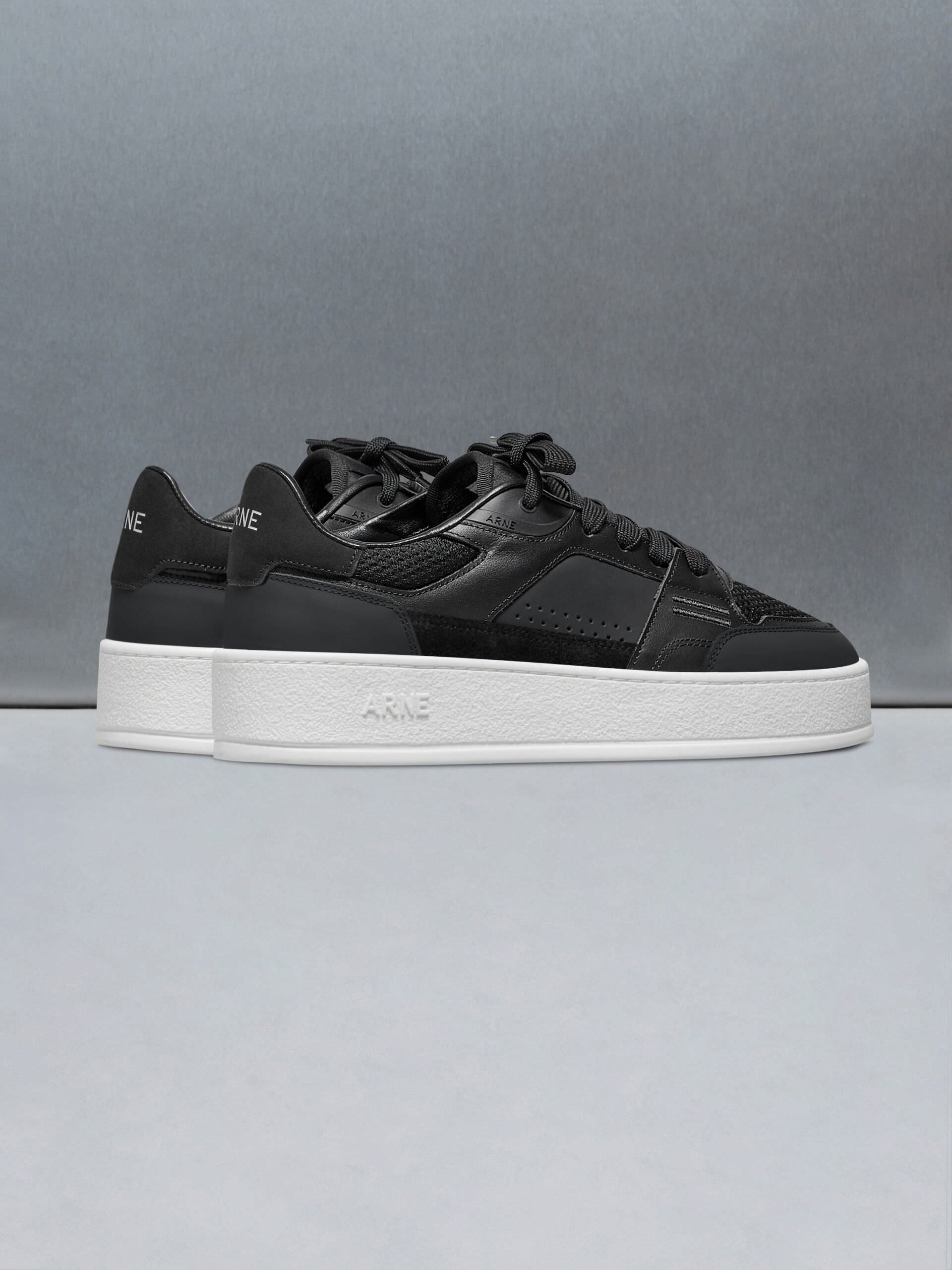 Arena Trainer 2.0 in Black