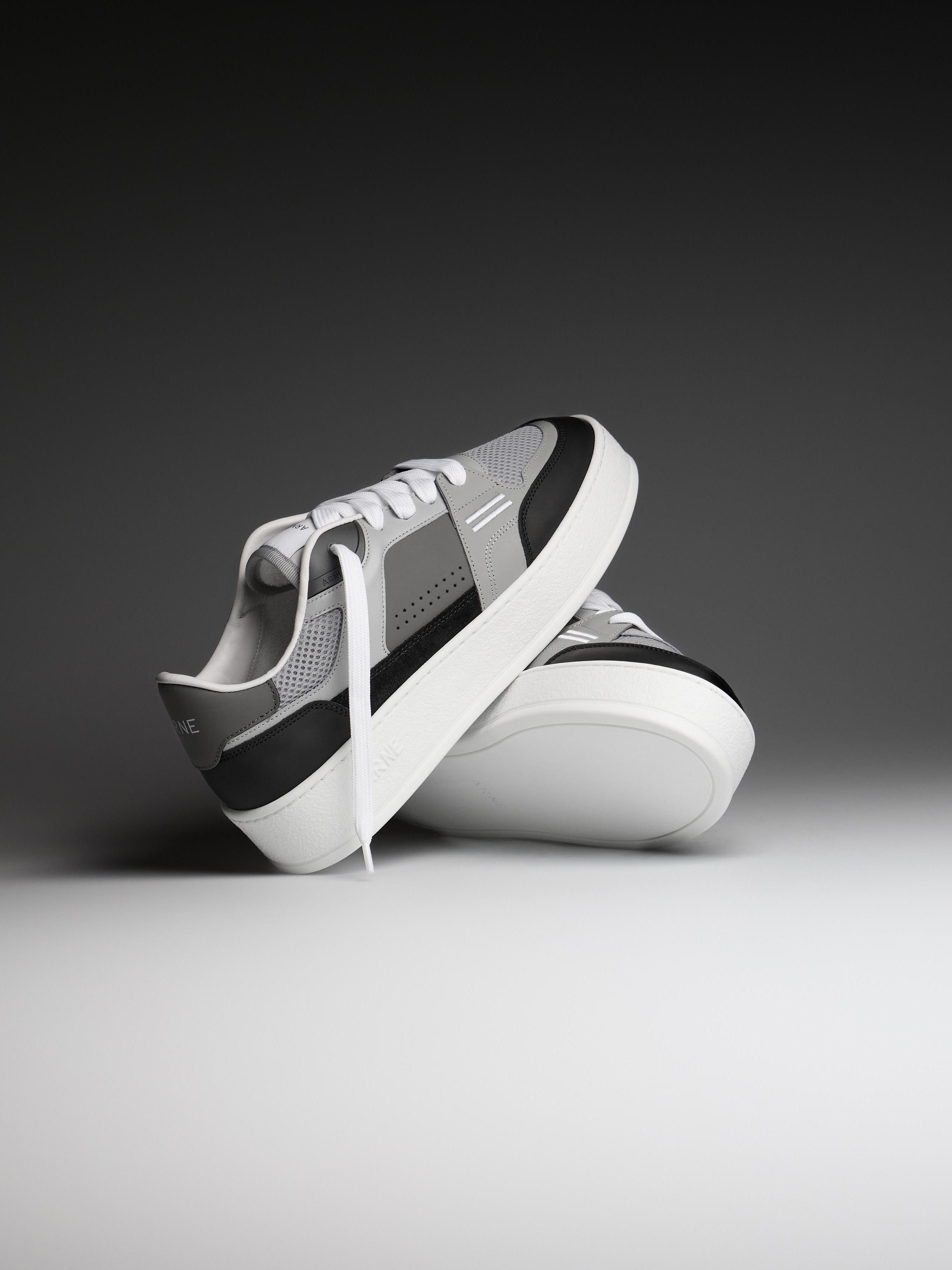 Arena Trainer 2.0 in Grey Black