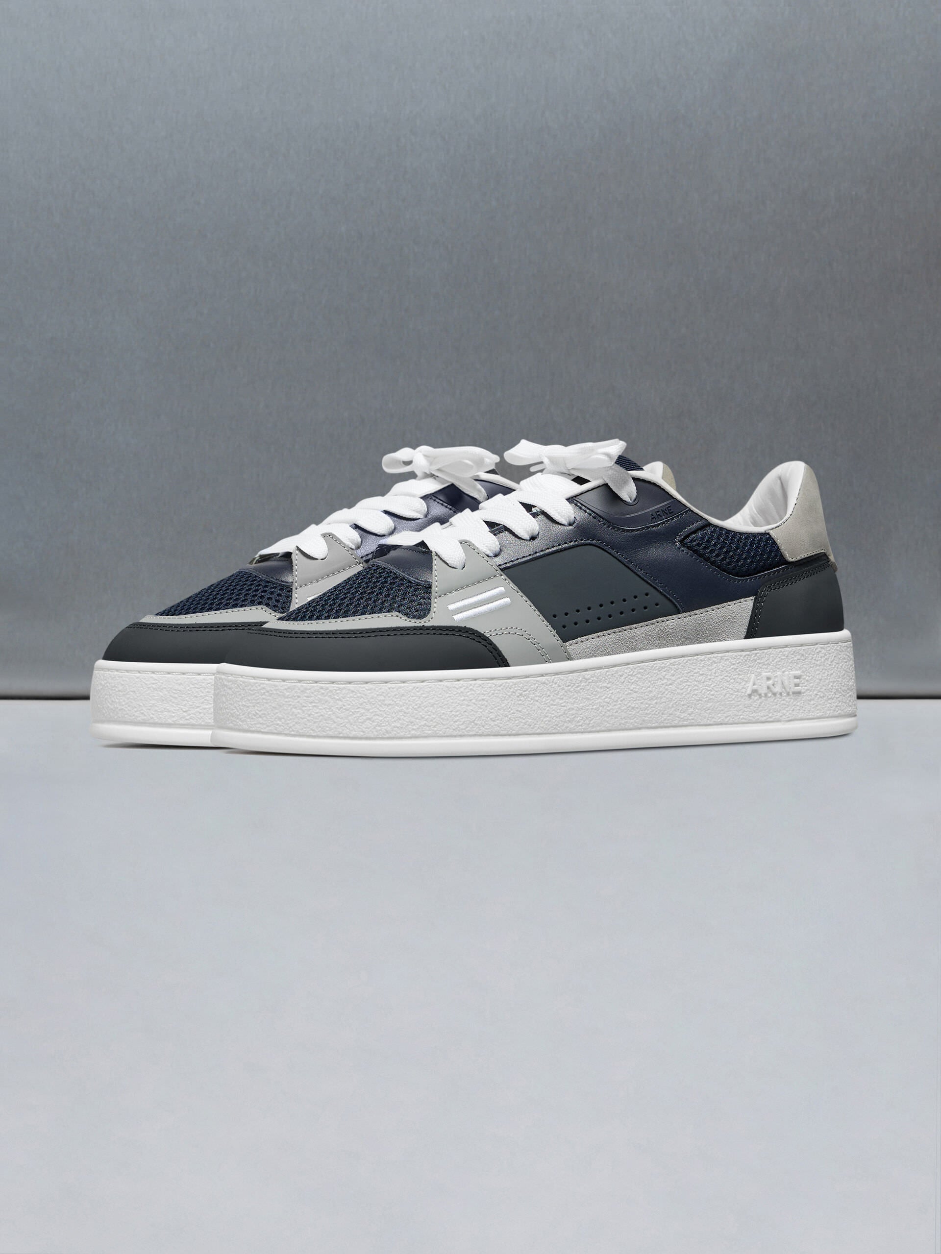 Arena Trainer 2.0 in Navy Grey