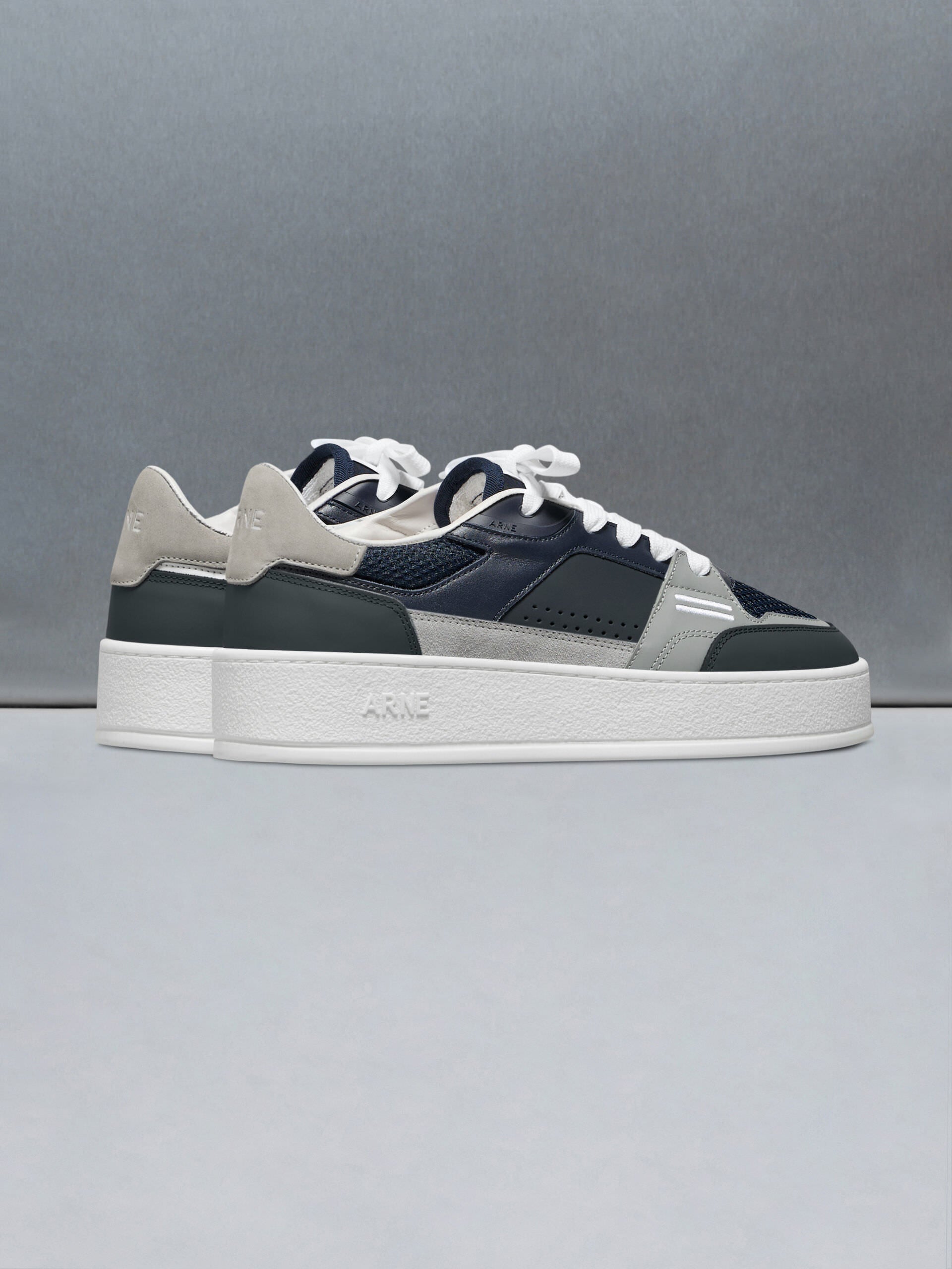 Arena Trainer 2.0 in Navy Grey