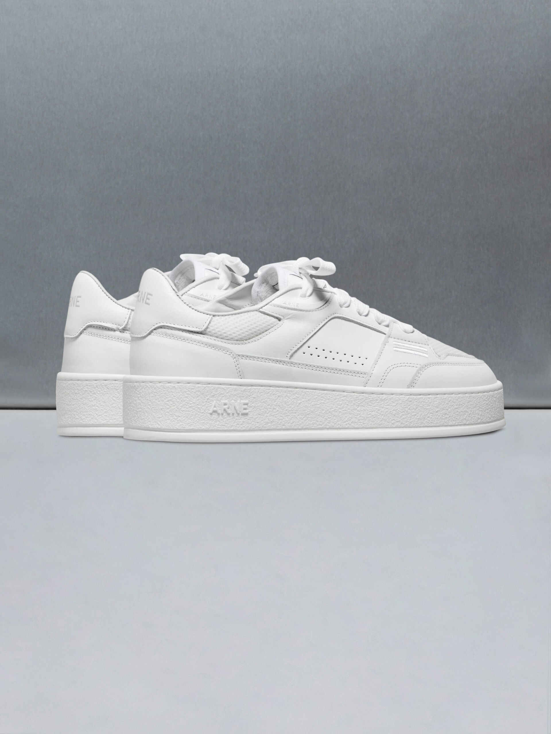 Arena Trainer 2.0 in Triple White