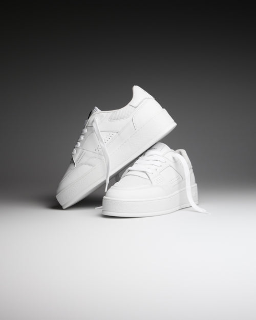 Arena Trainer 2.0 in Triple White