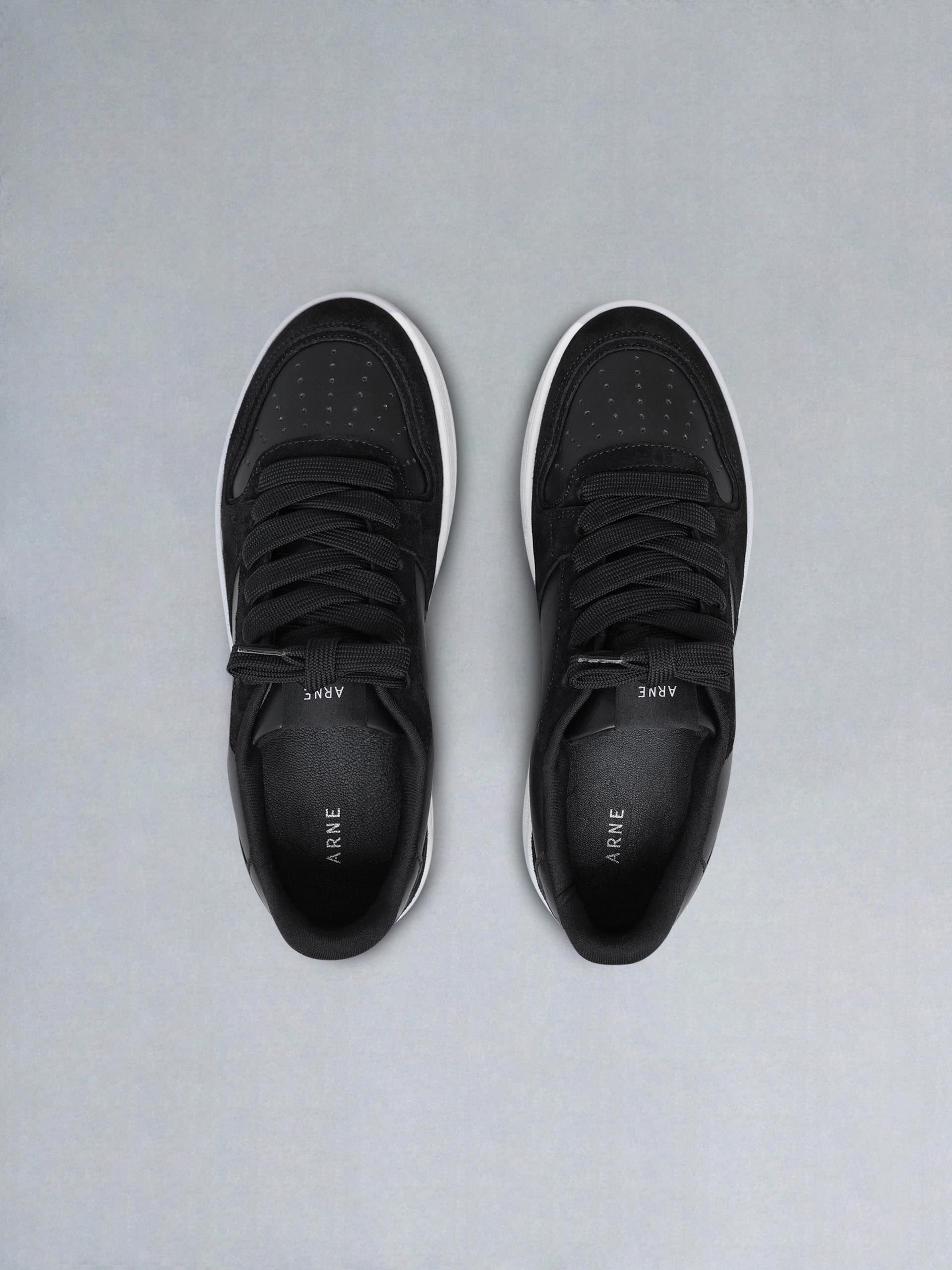 Arena Trainer in Black