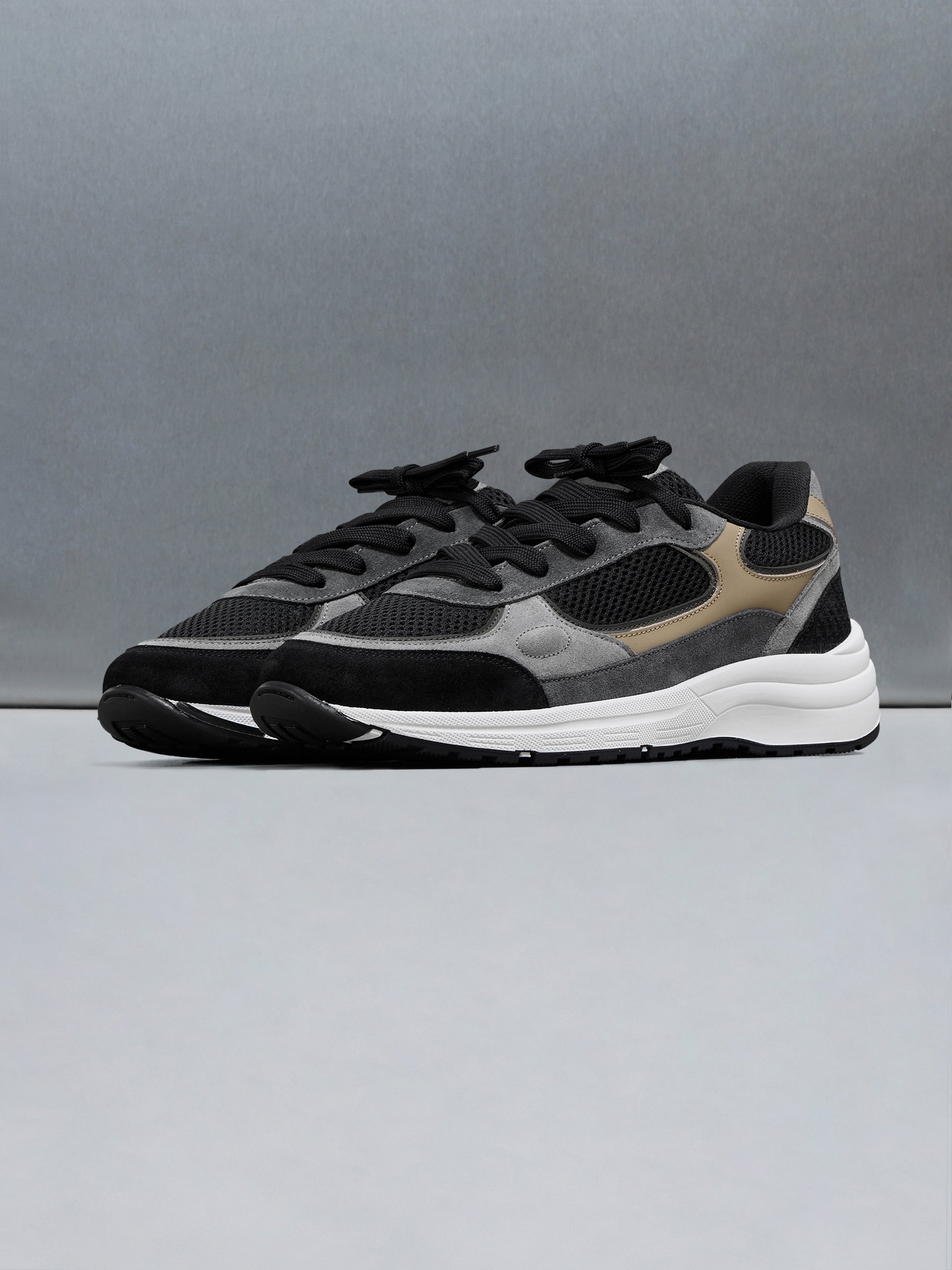 Apollo Runner in Black Safari