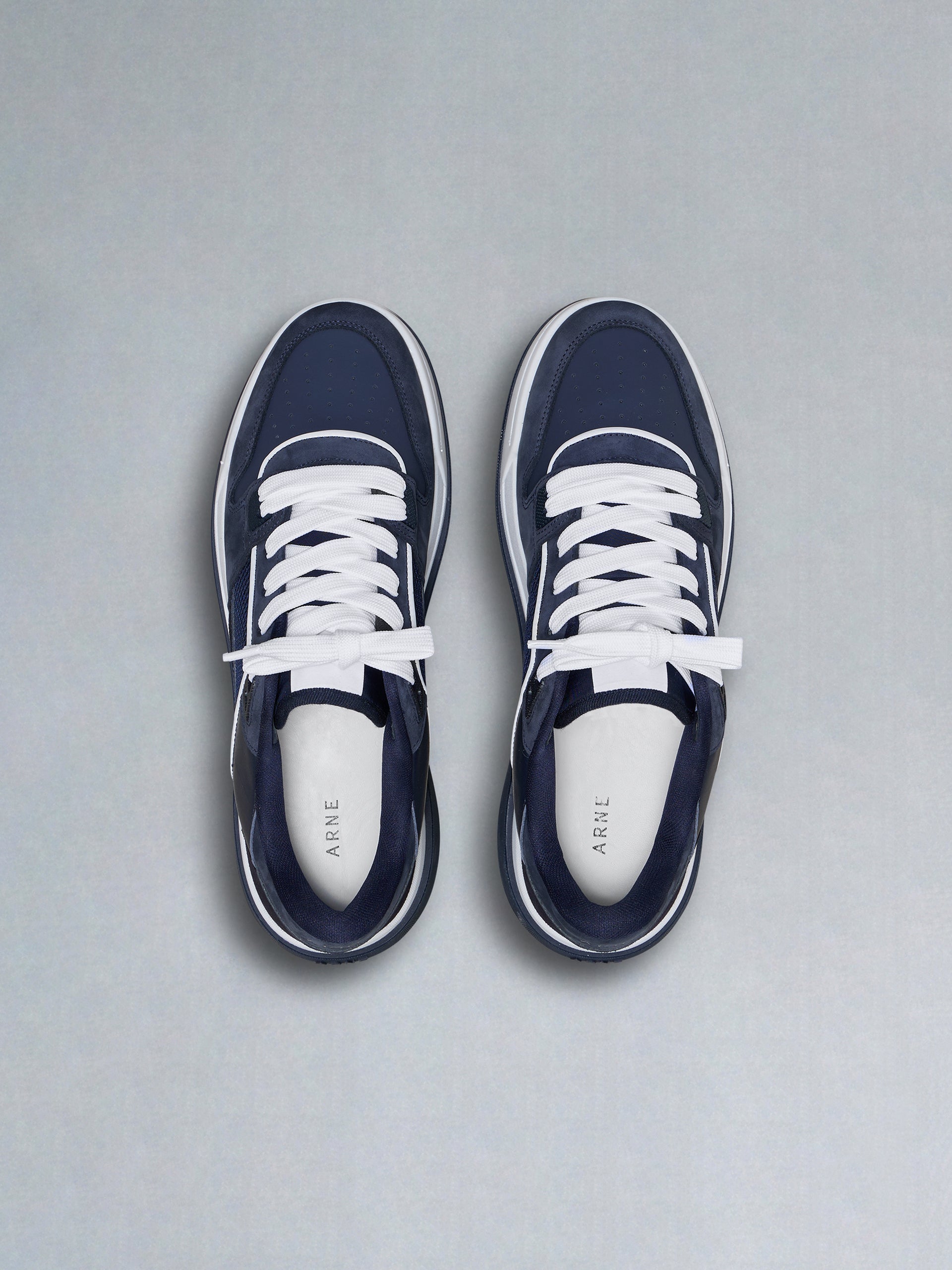 Basket Trainer in Navy